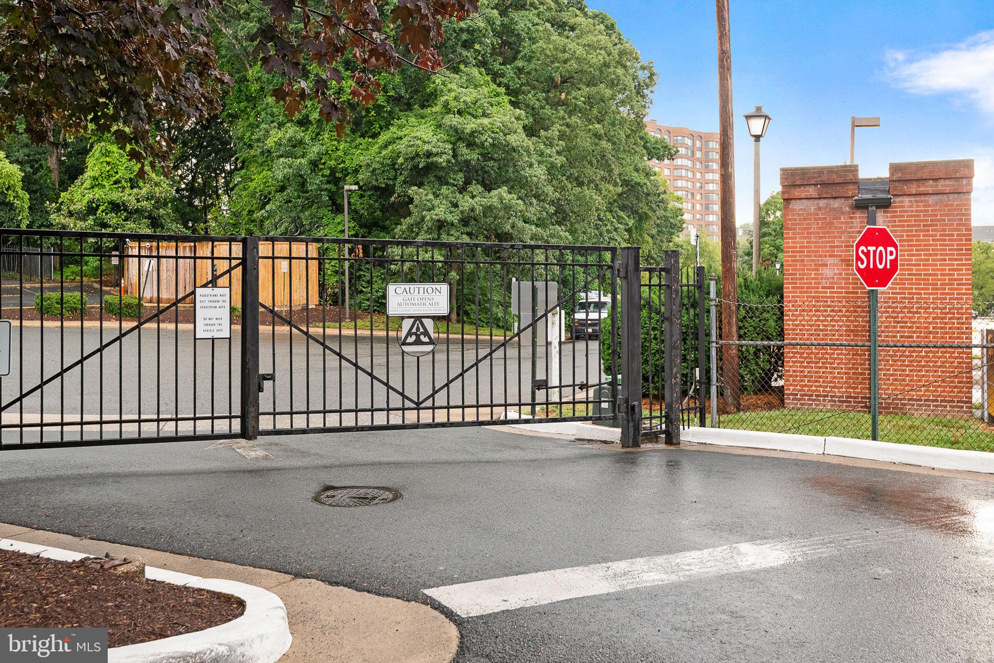 POINTE AT PARK CENTER - Residential