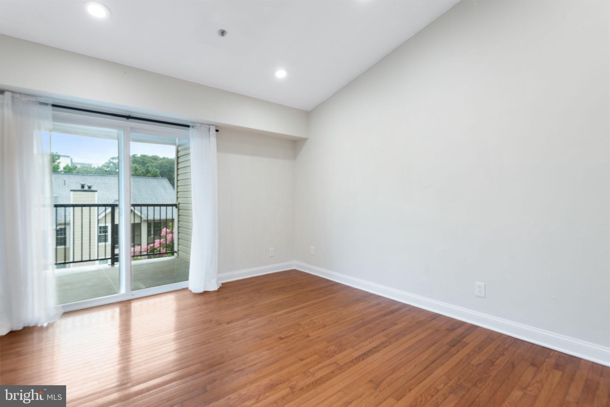 POINTE AT PARK CENTER - Residential