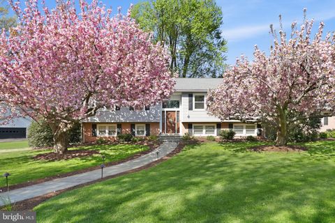 Photo of 10106 Nadine Drive, VIENNA, VA 22181 (MLS # VAFX2300718)