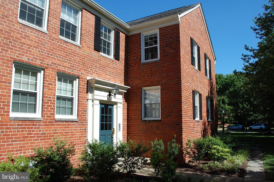 Sunny two bedroom one bath TOP FLOOR condo with beautifully updated retro bath.  Plenty of natural light and newer windows with 2" blinds.  Enjoy the private east facing deck. Plenty of parking and minutes to Mt. Vernon Trail to all points Alexandria and DC! Laundry and Large Storage unit in basement. Enjoy weekly farm stand!