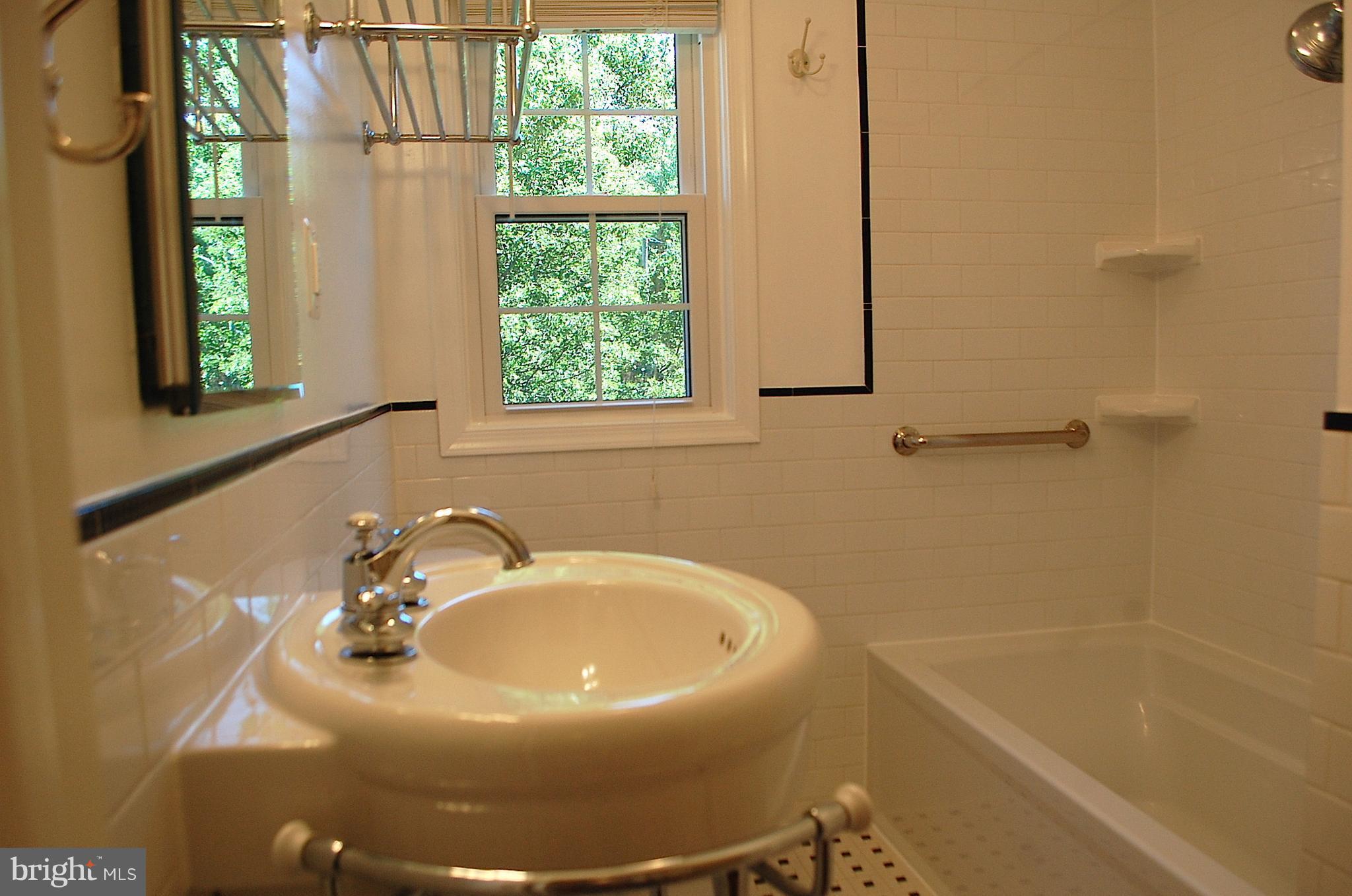 BELLE VIEW - Residential Lease