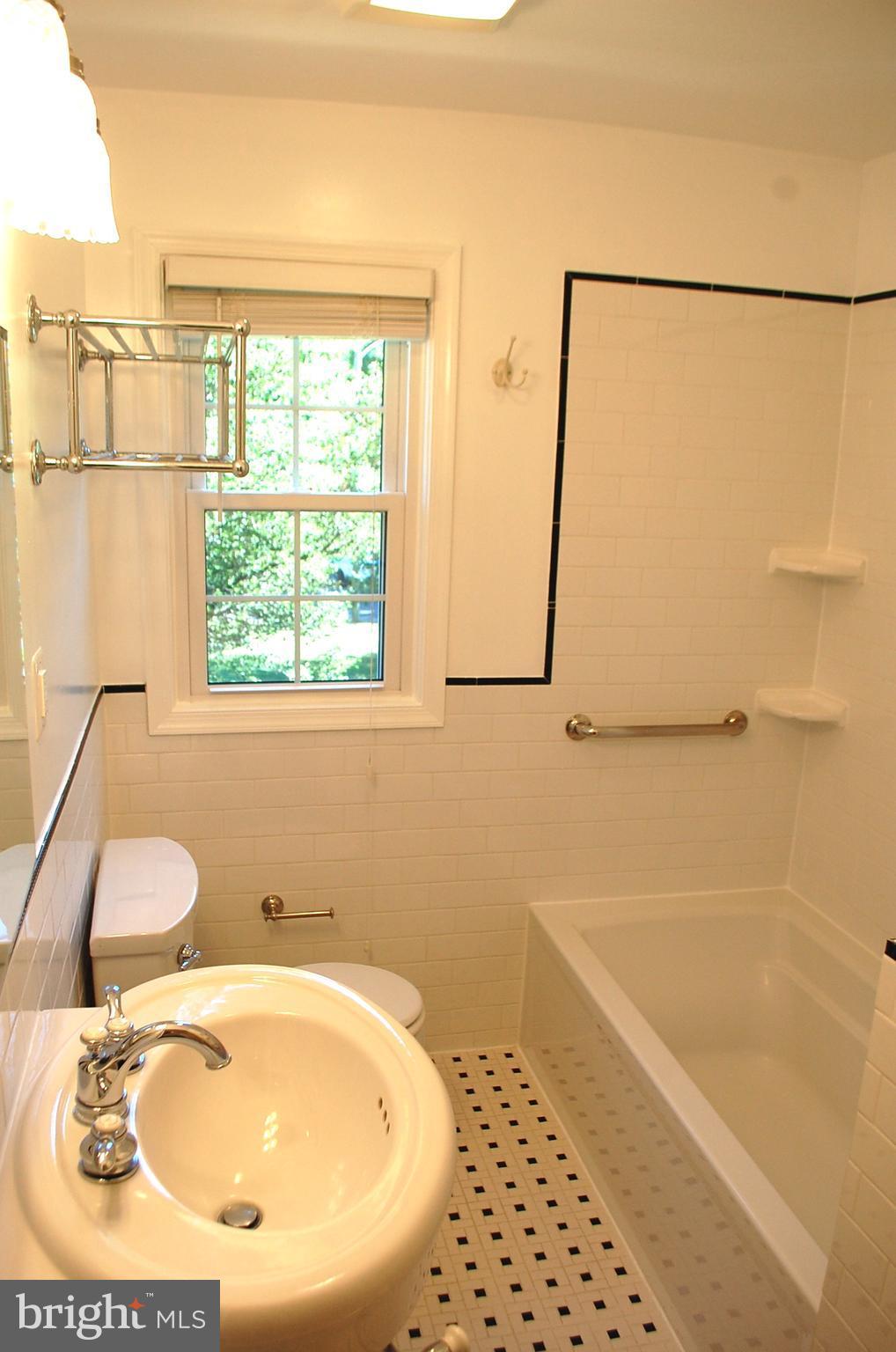 BELLE VIEW - Residential Lease