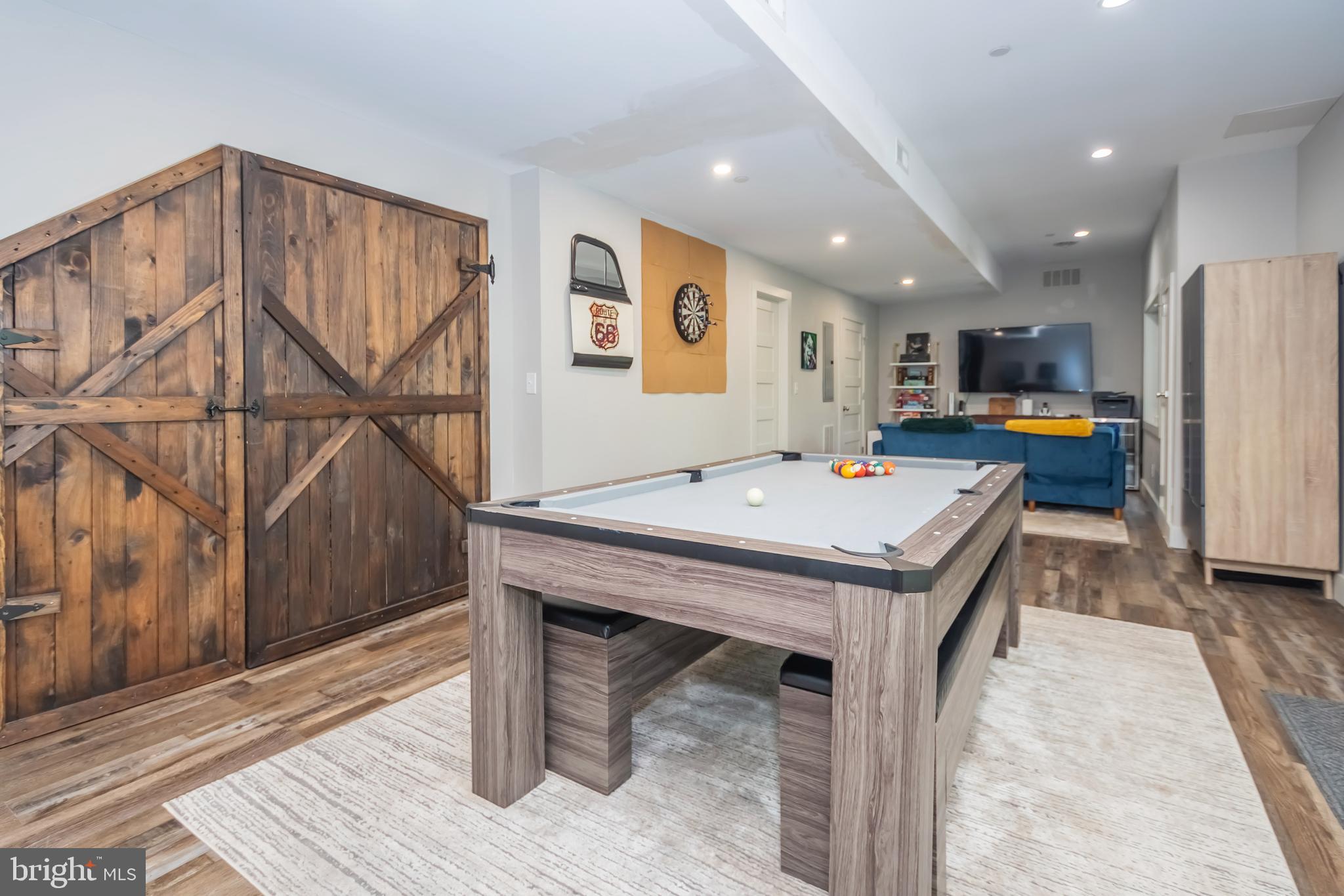 LAKE SHORE DRIVE - Residential