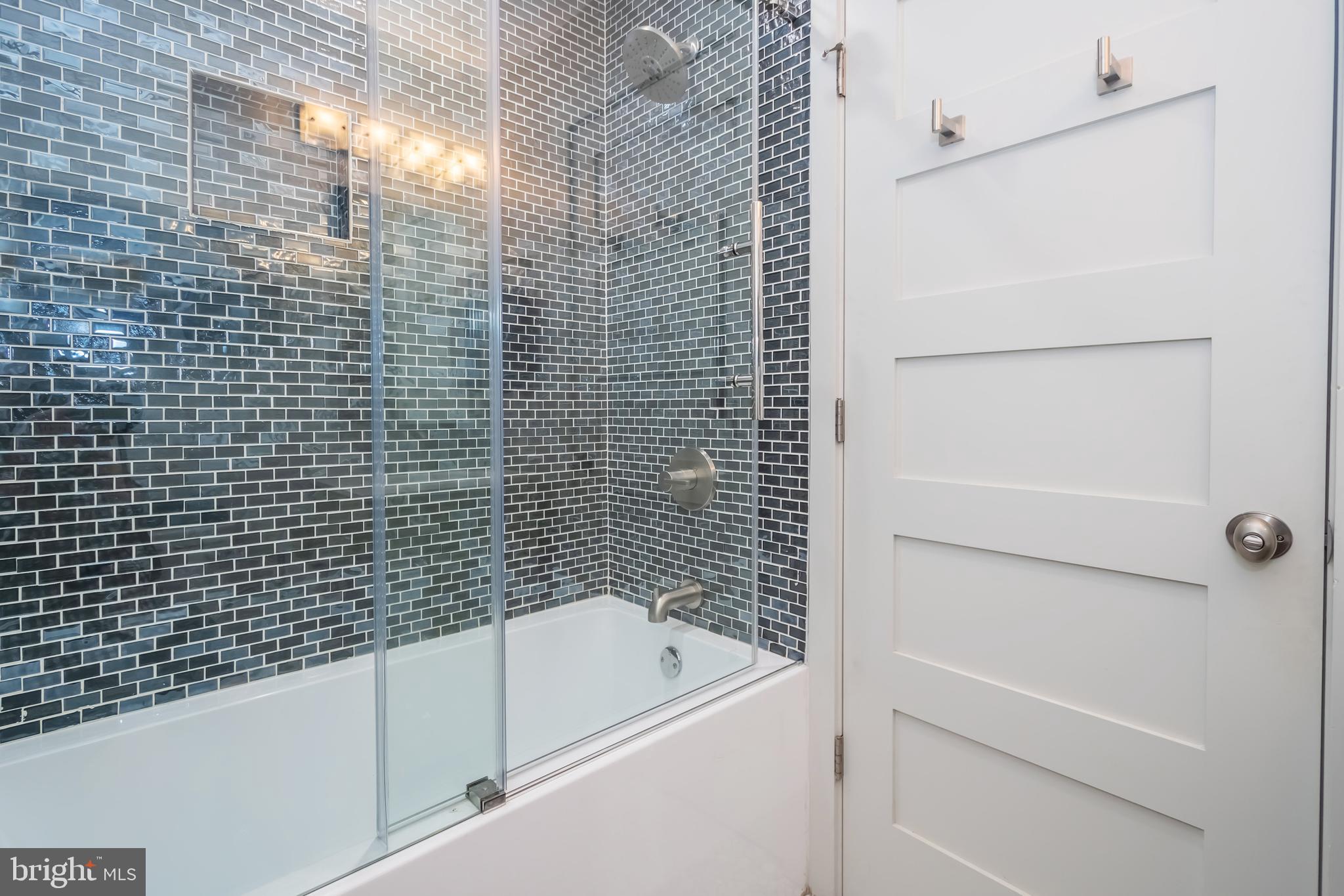 LAKE SHORE DRIVE - Residential