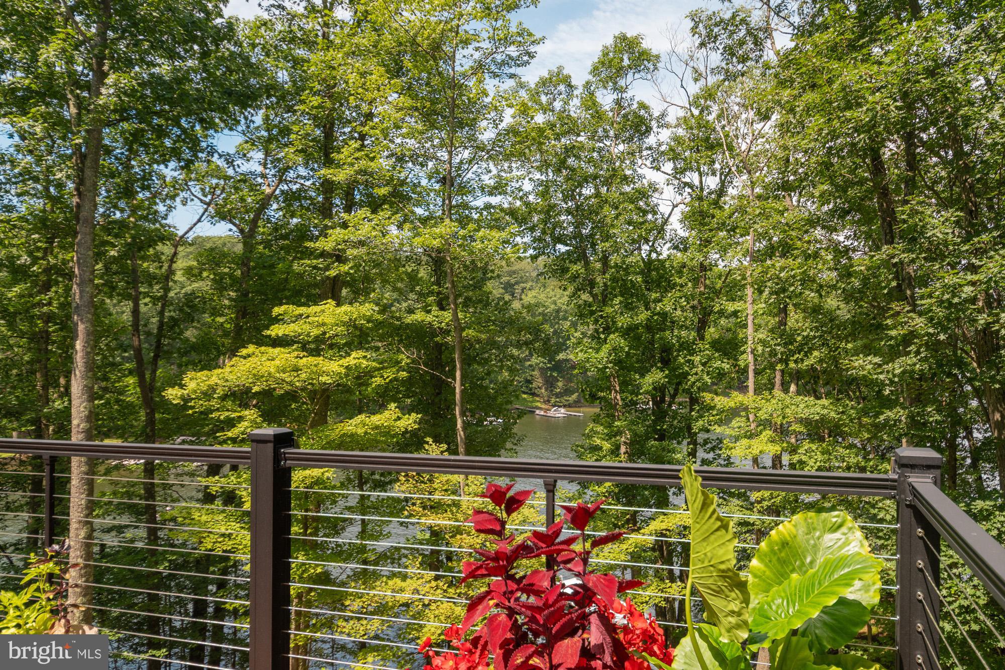 LAKE SHORE DRIVE - Residential