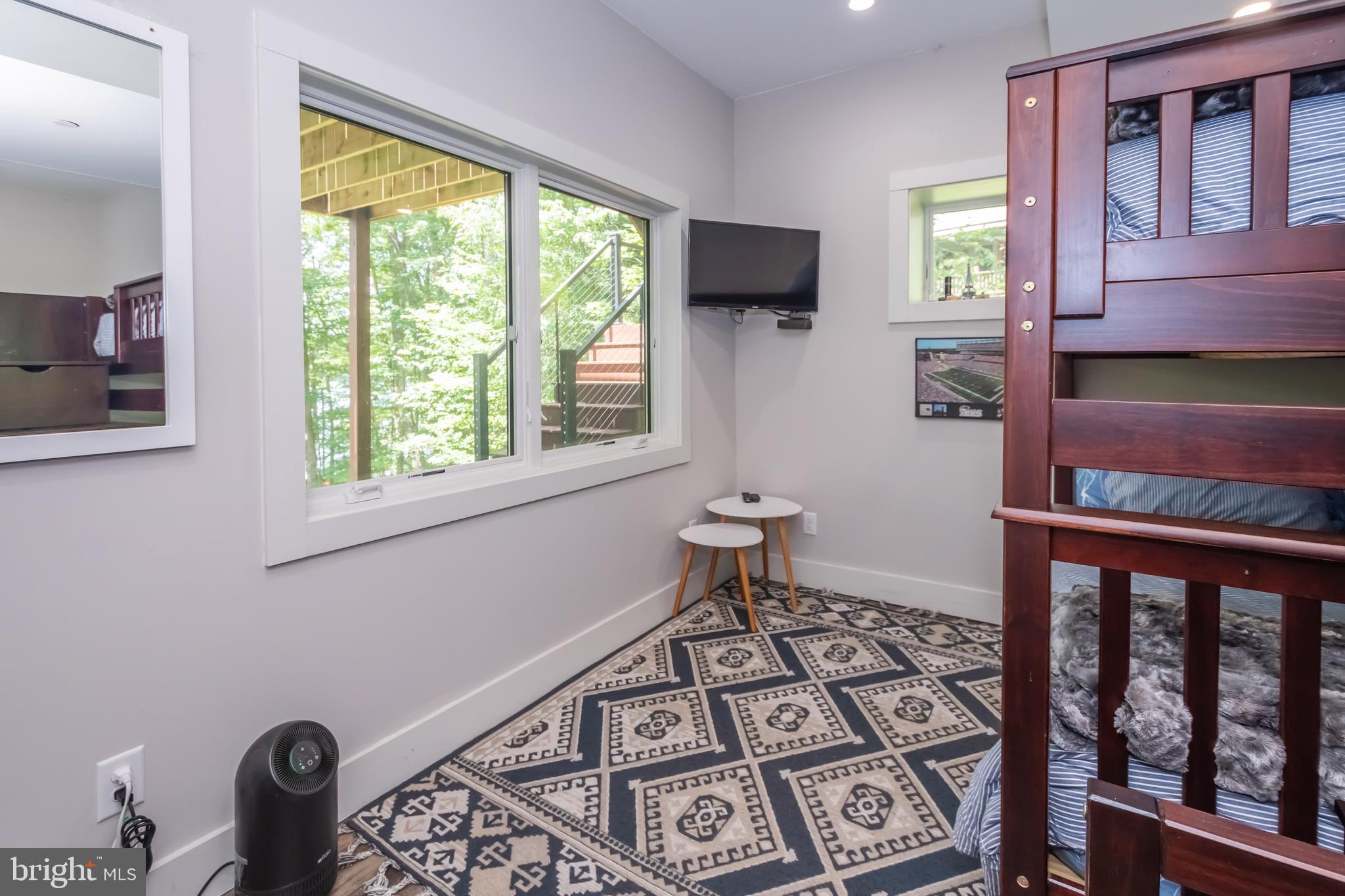 LAKE SHORE DRIVE - Residential