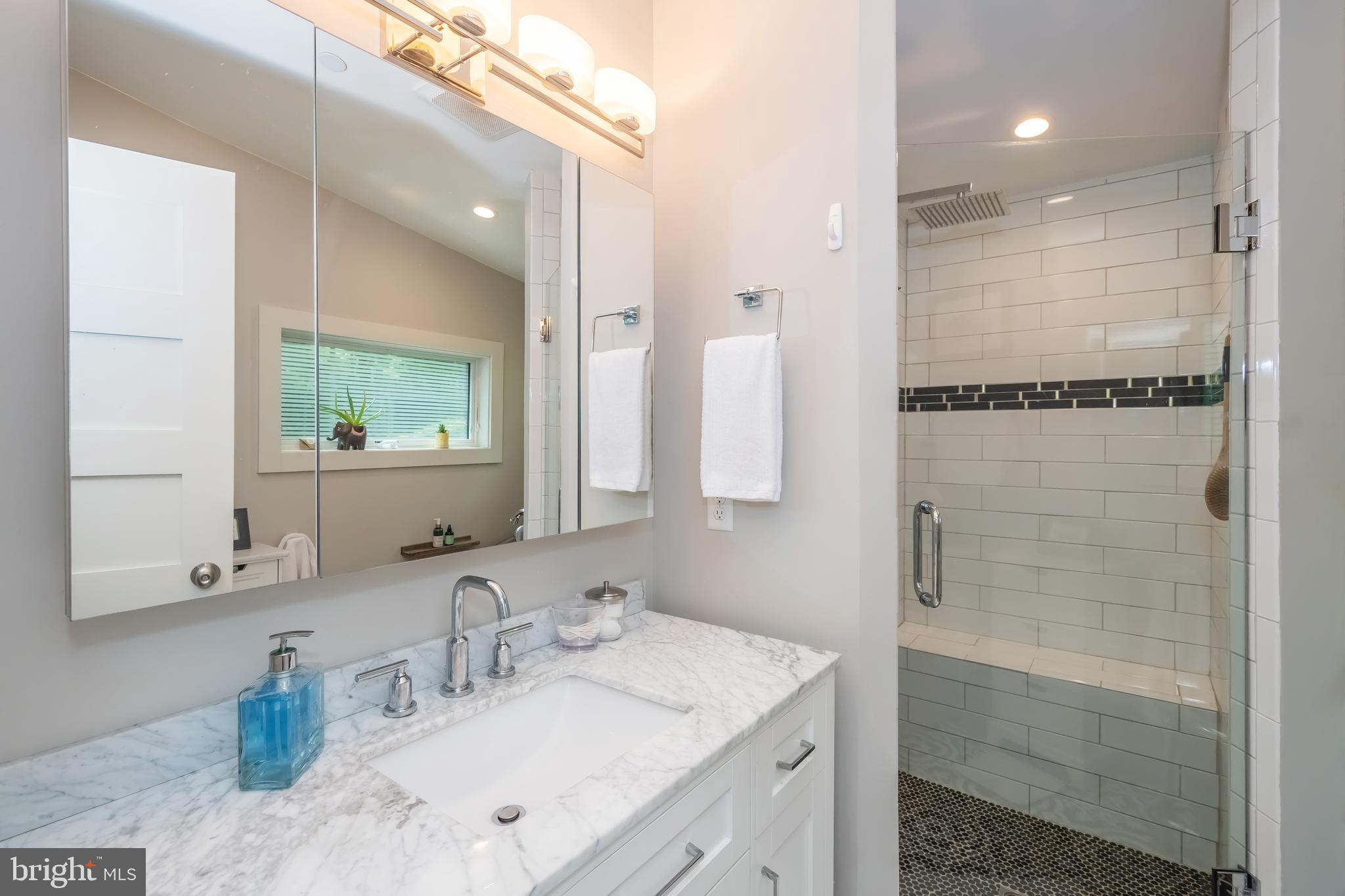 LAKE SHORE DRIVE - Residential