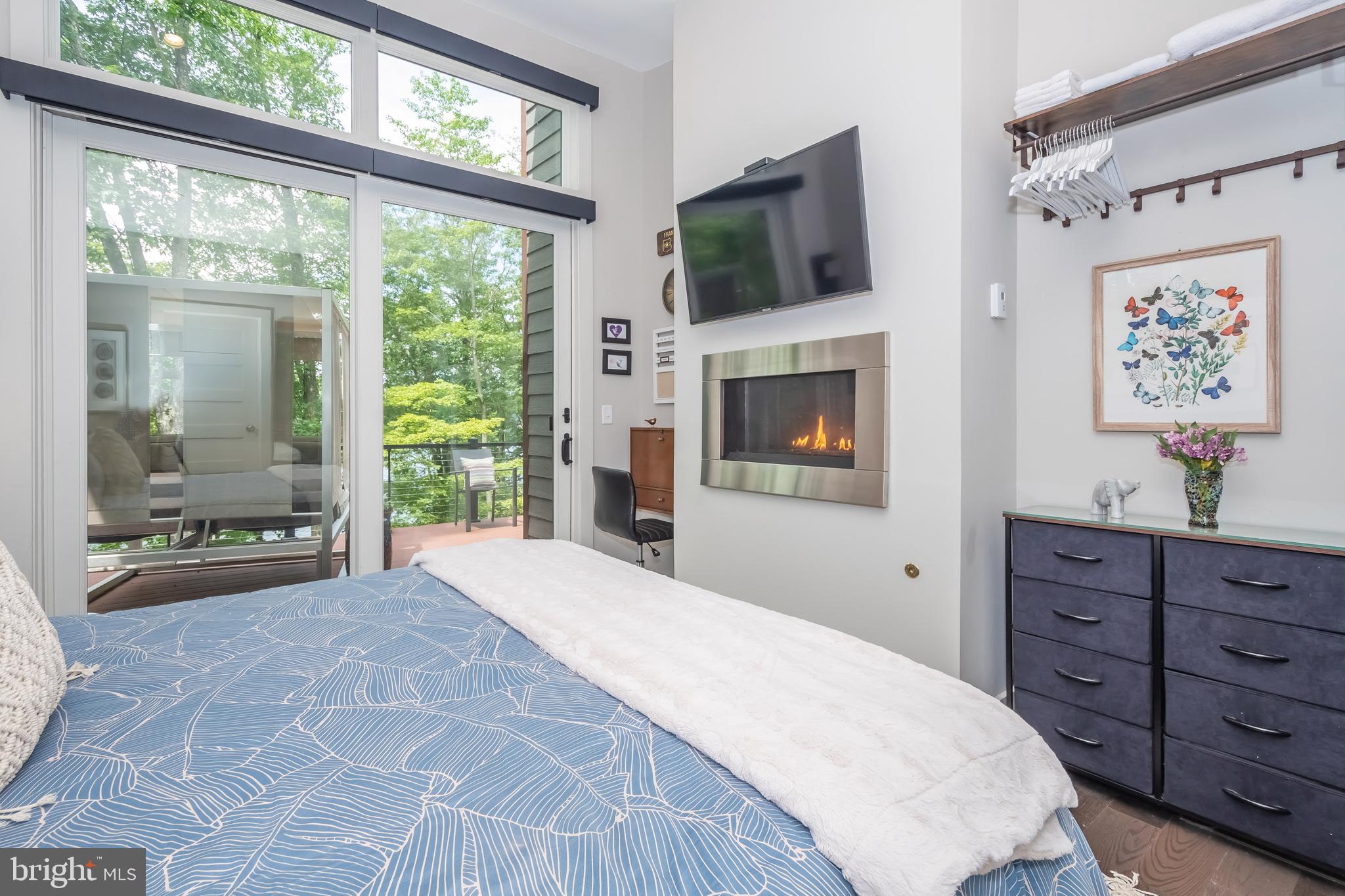 LAKE SHORE DRIVE - Residential