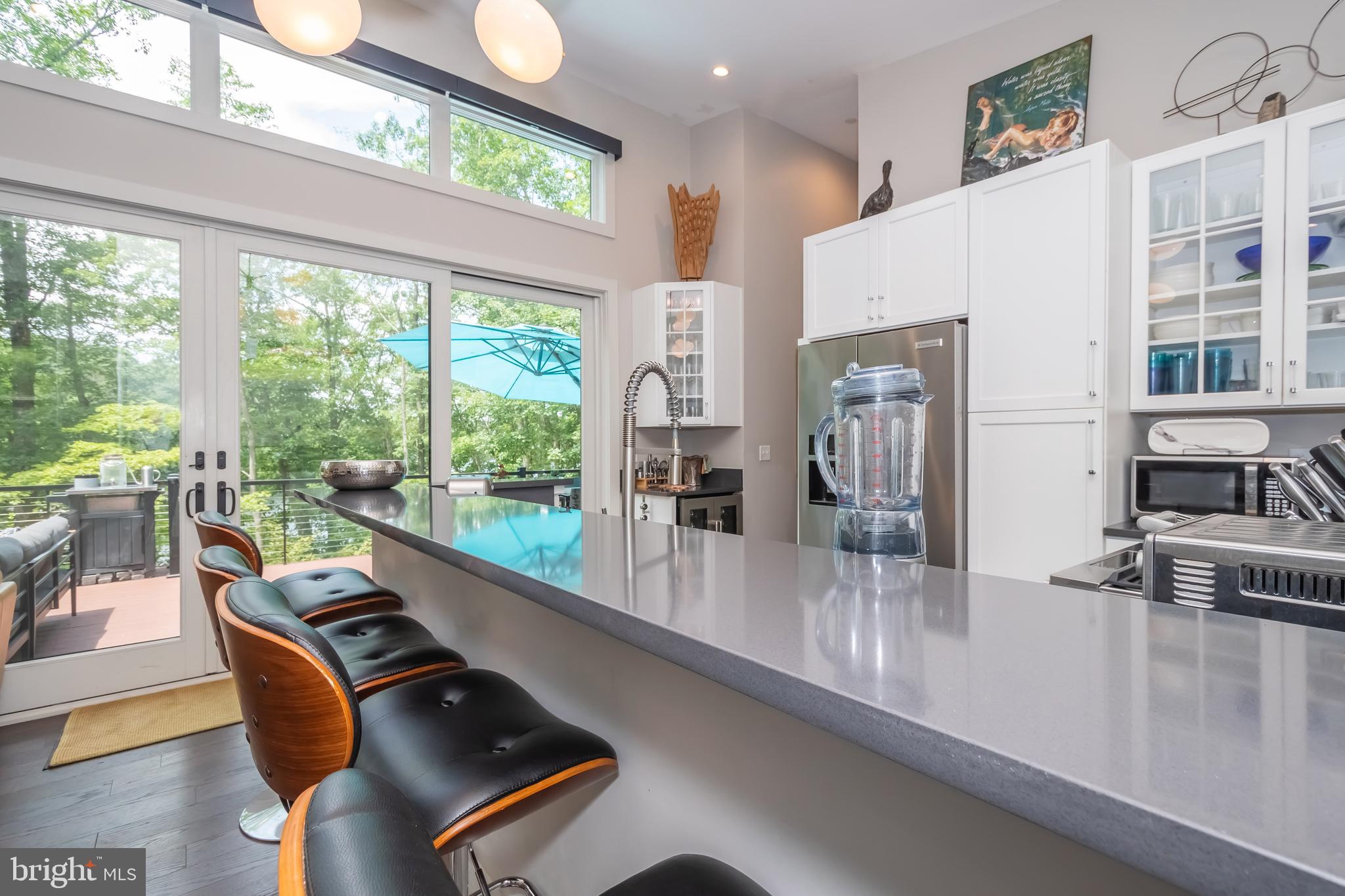 LAKE SHORE DRIVE - Residential