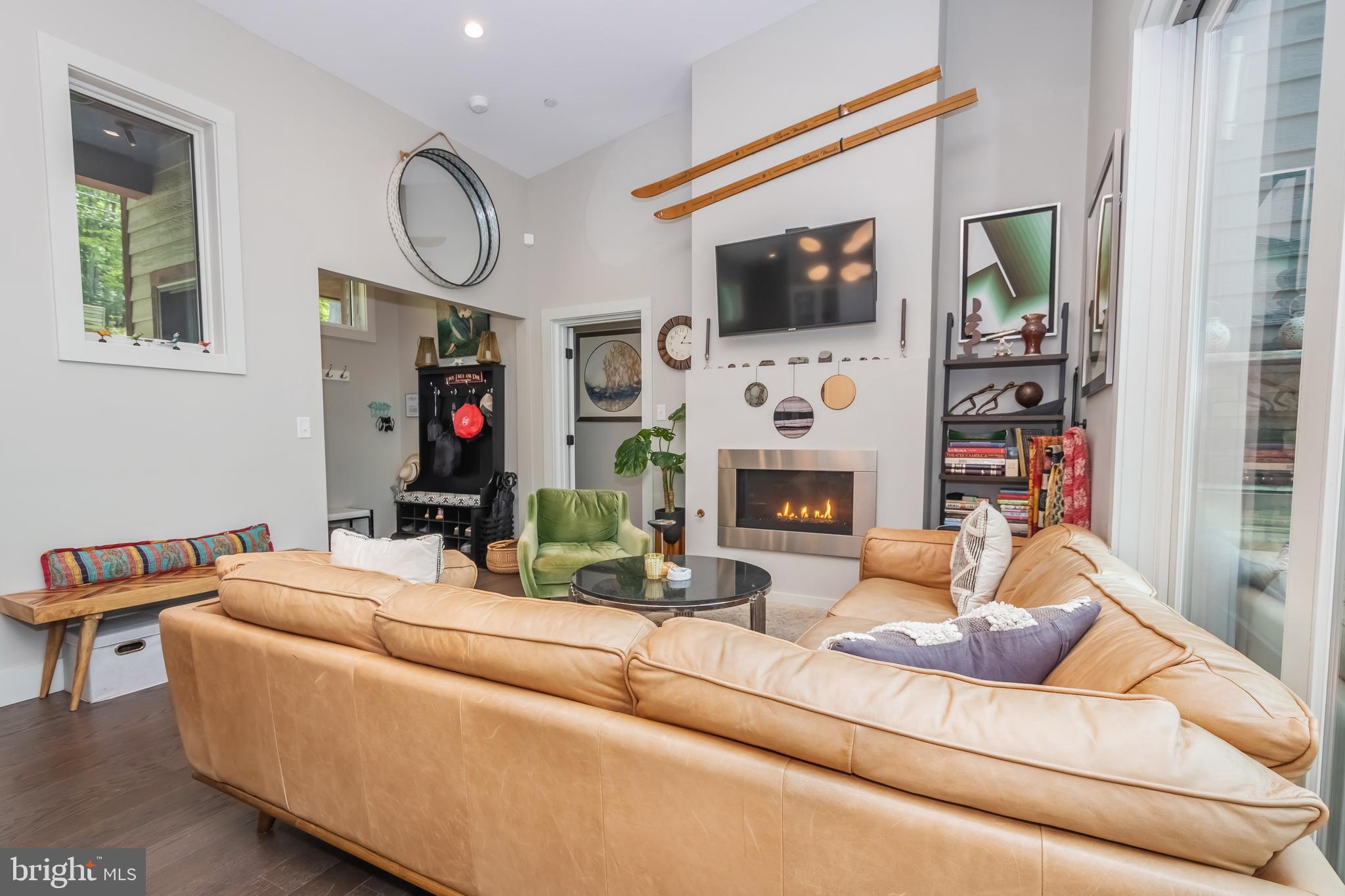 LAKE SHORE DRIVE - Residential