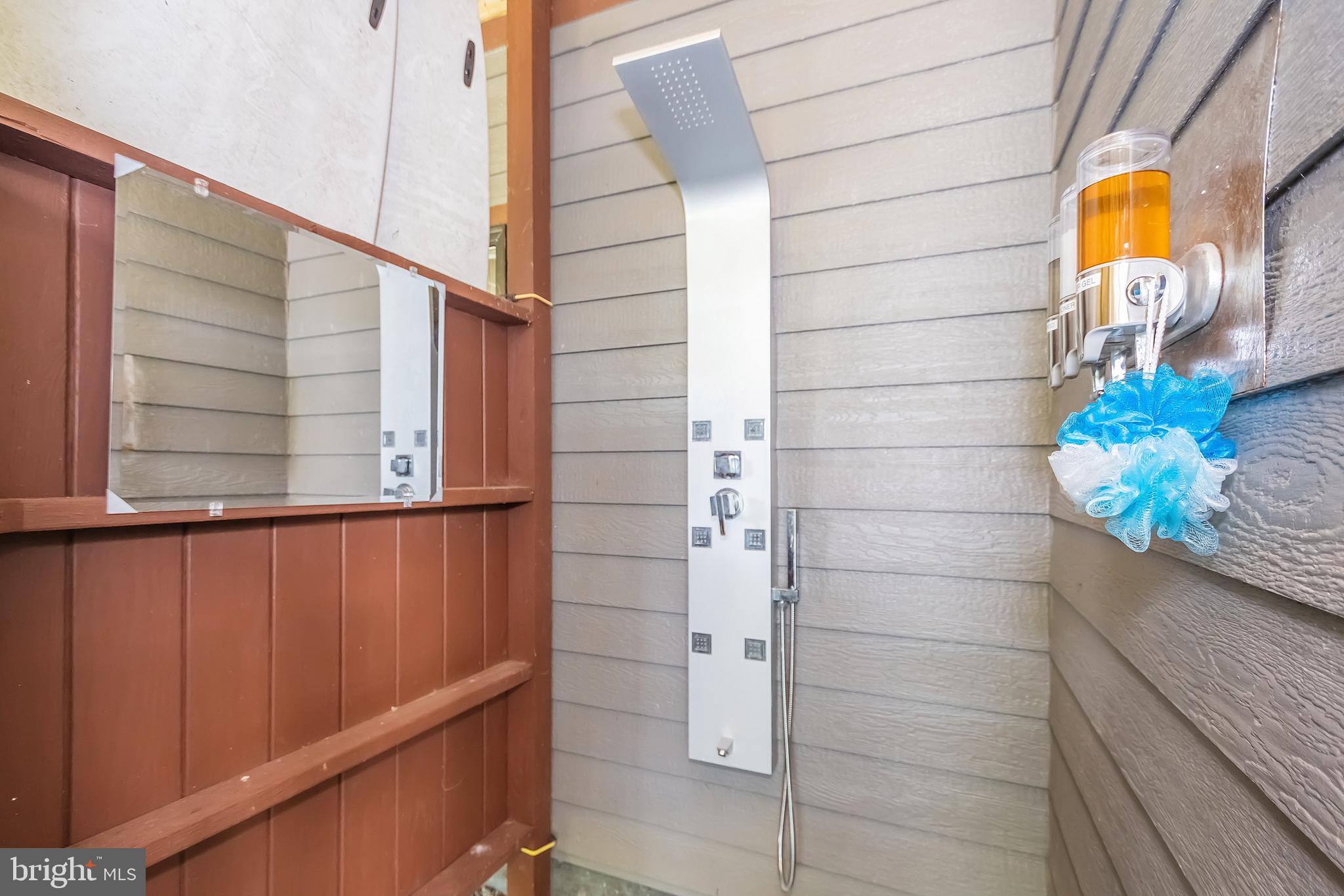 LAKE SHORE DRIVE - Residential