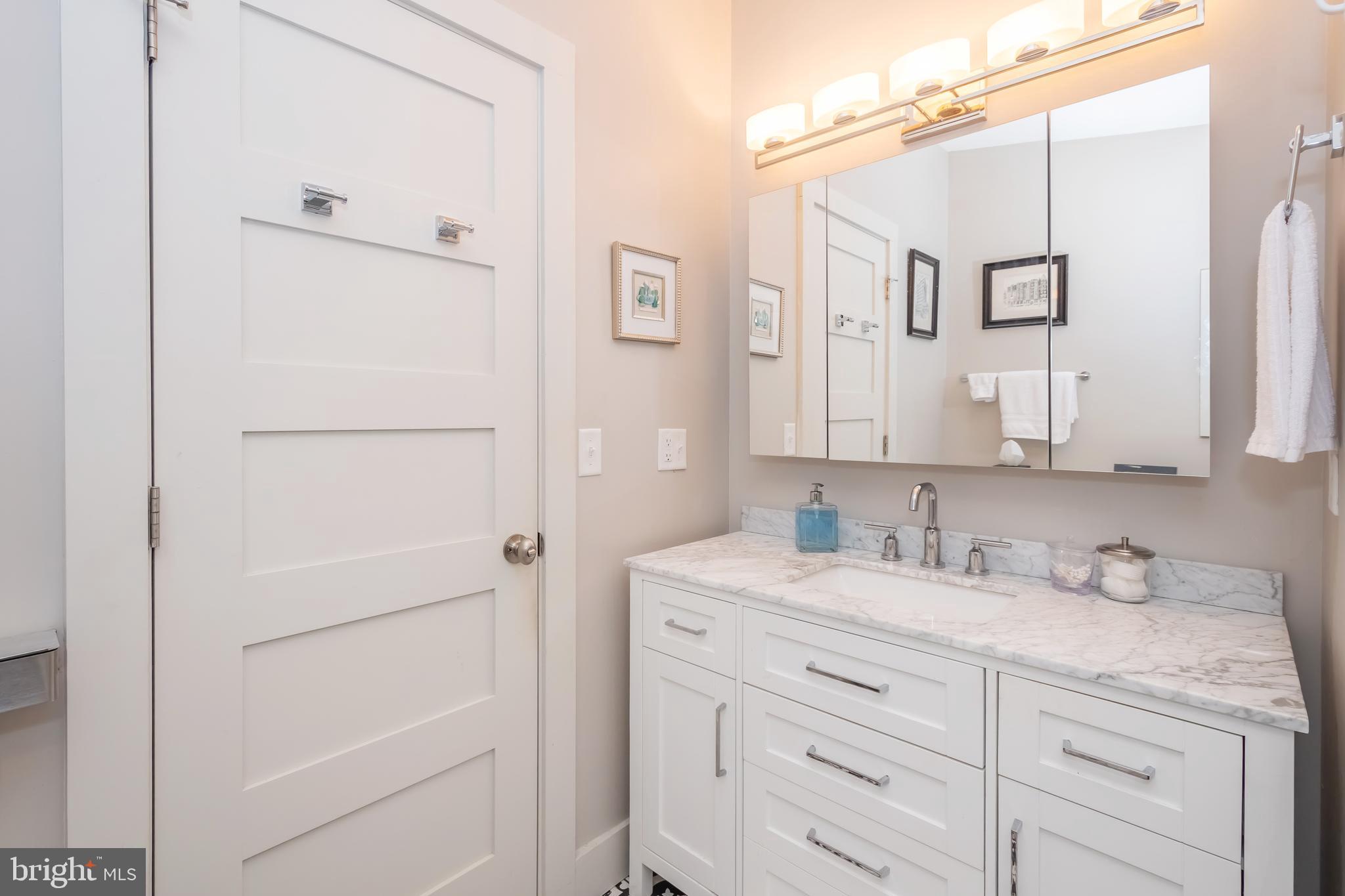 LAKE SHORE DRIVE - Residential