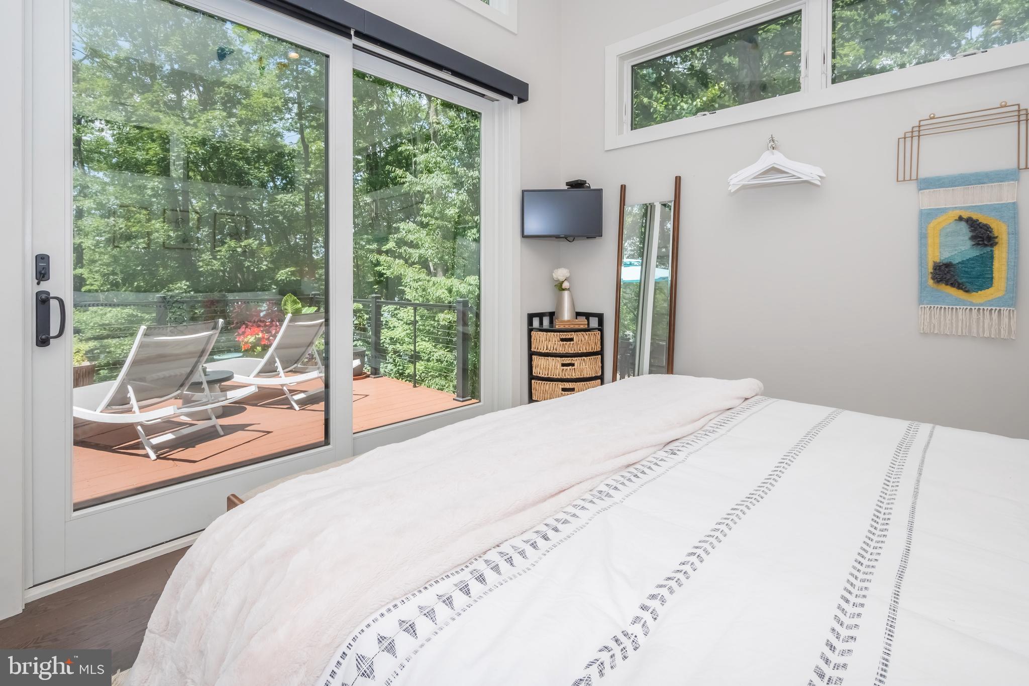 LAKE SHORE DRIVE - Residential