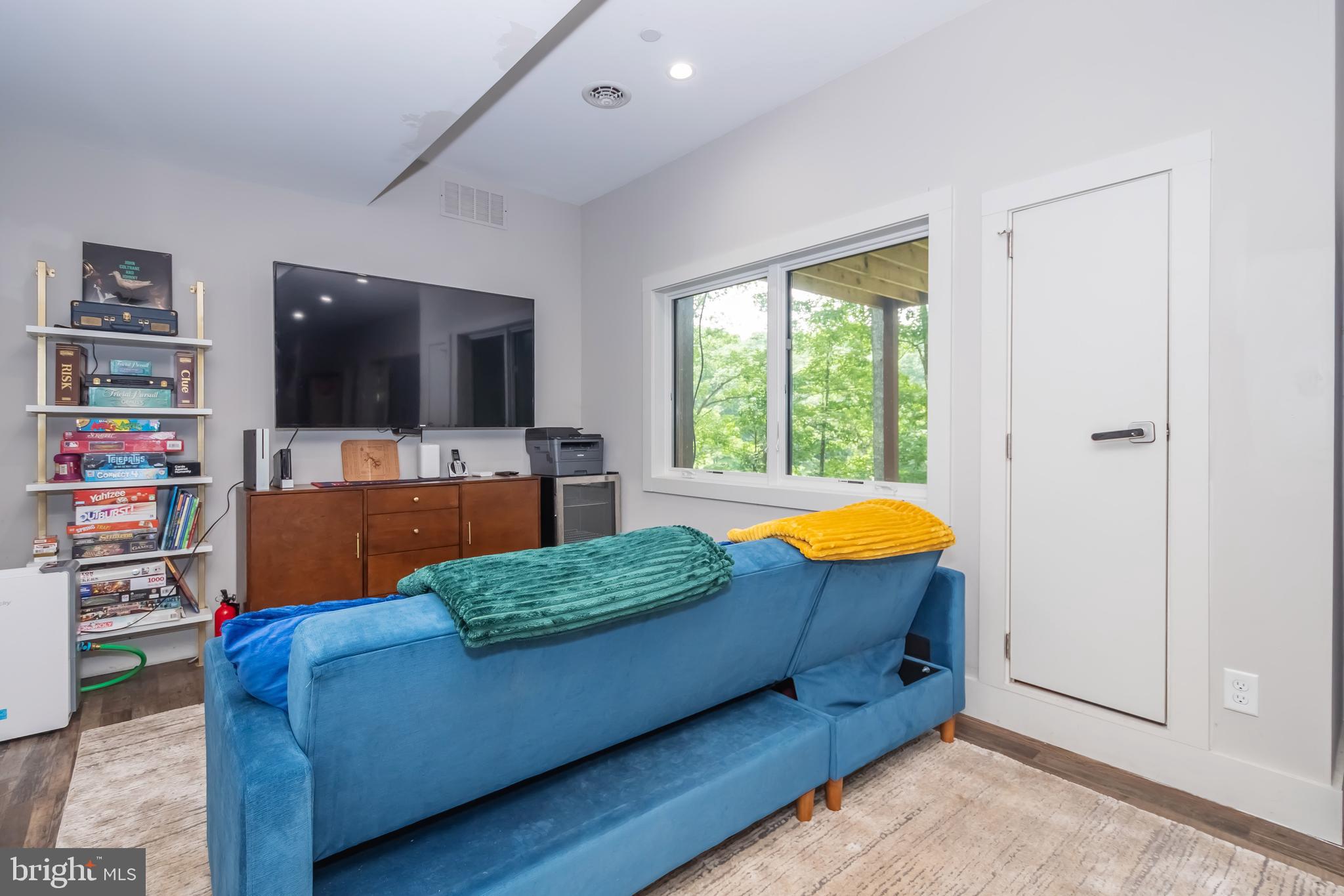 LAKE SHORE DRIVE - Residential