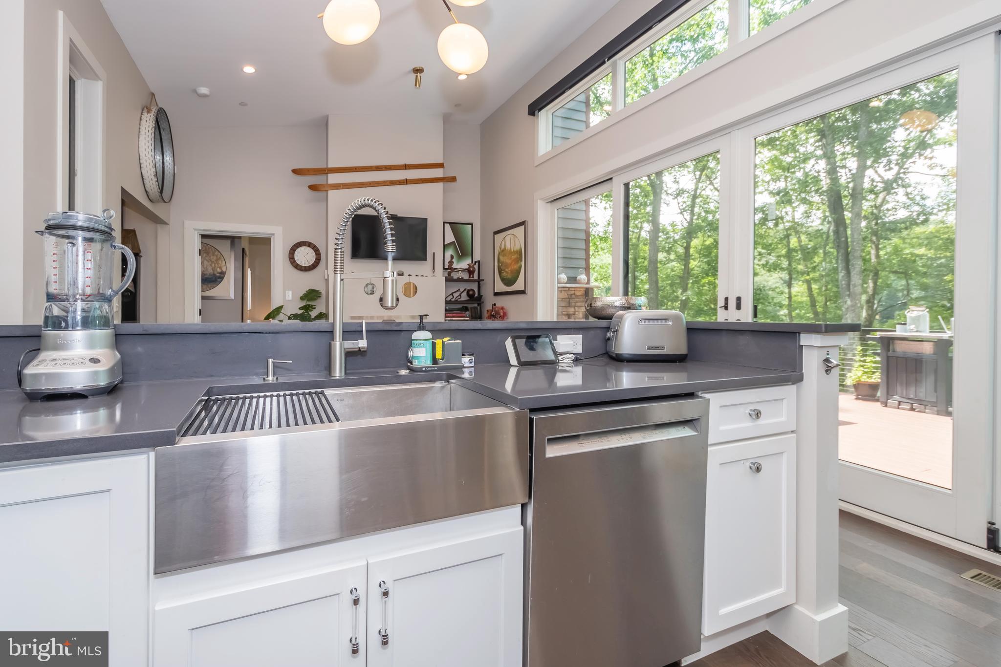 LAKE SHORE DRIVE - Residential