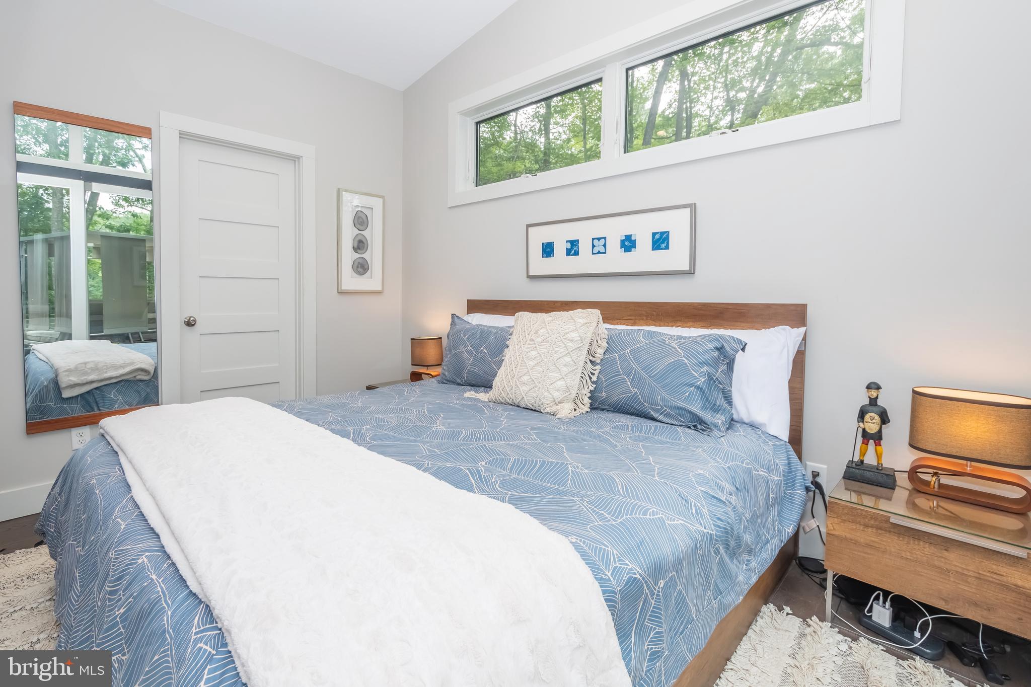 LAKE SHORE DRIVE - Residential