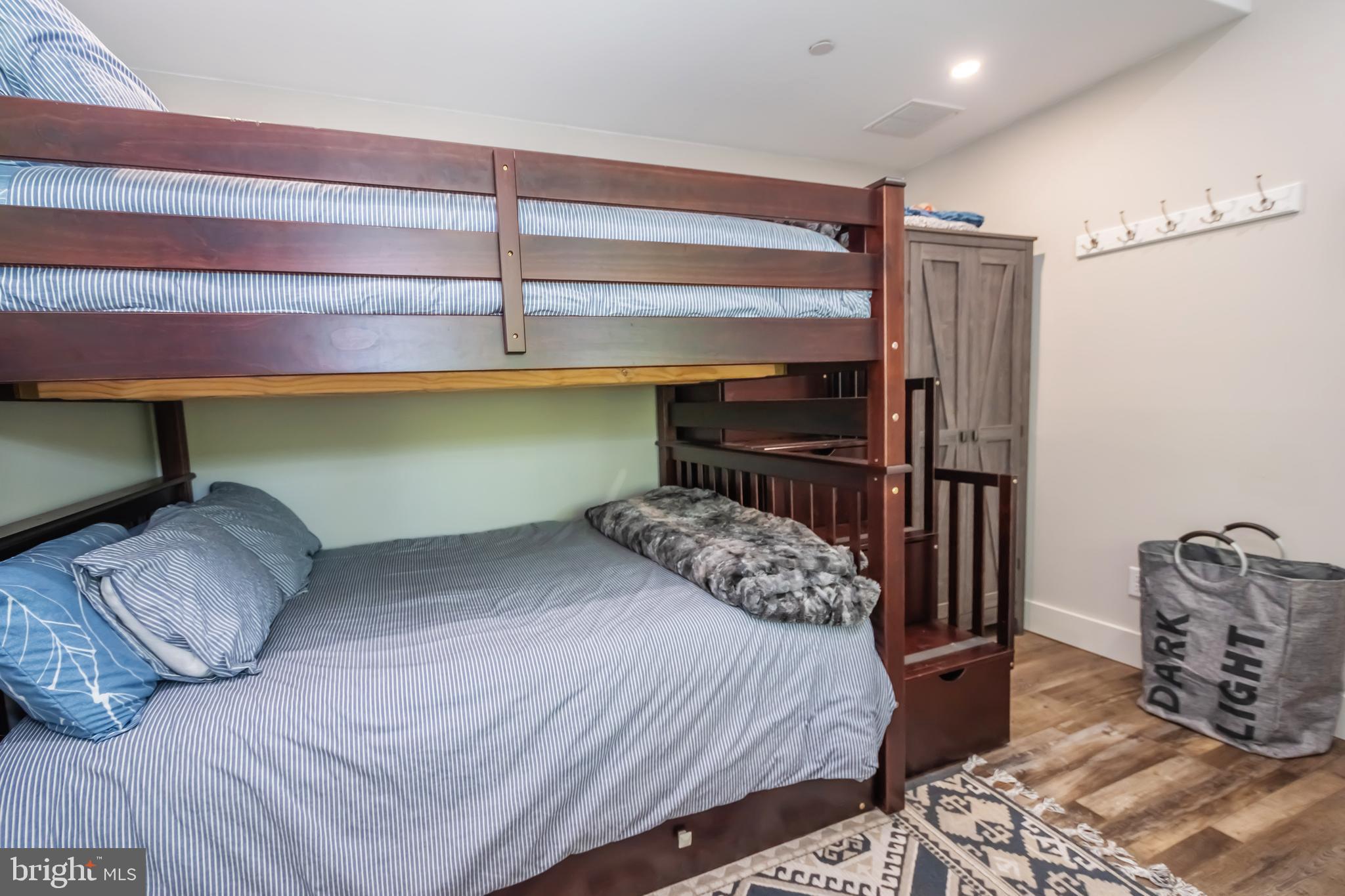 LAKE SHORE DRIVE - Residential