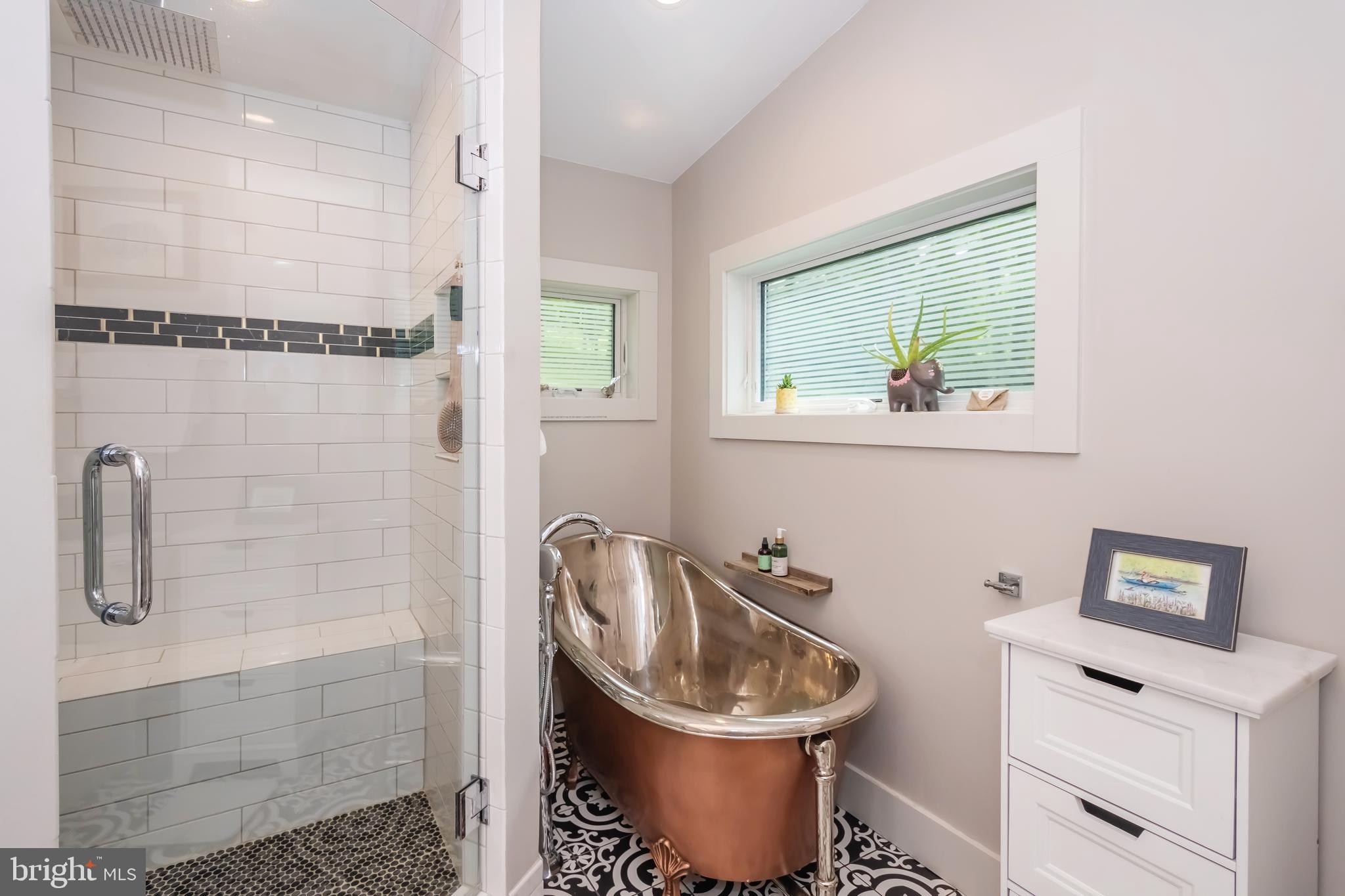 LAKE SHORE DRIVE - Residential