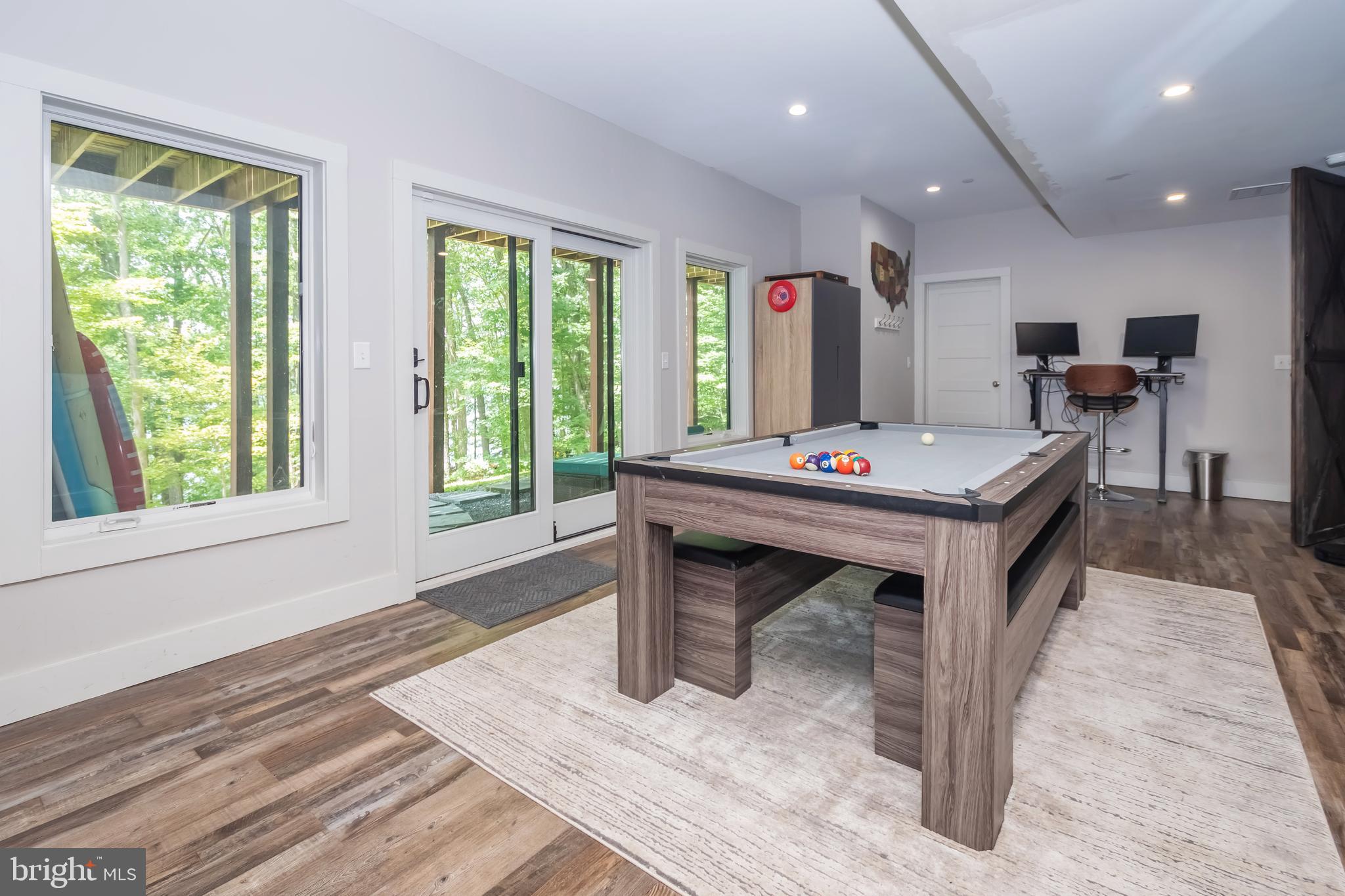 LAKE SHORE DRIVE - Residential