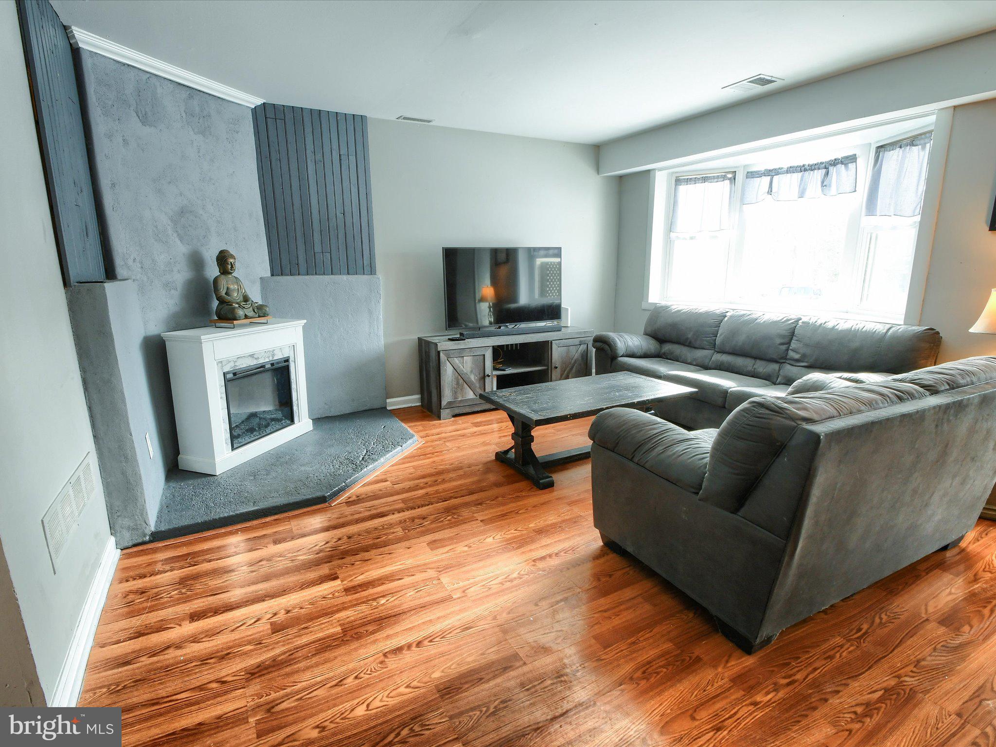 COLONIAL VIL - Residential