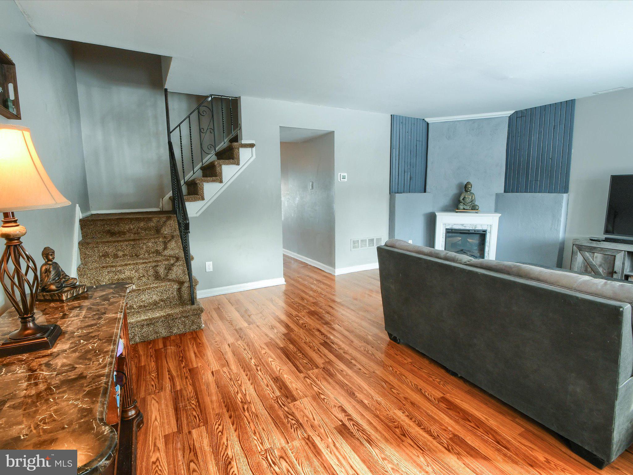 COLONIAL VIL - Residential