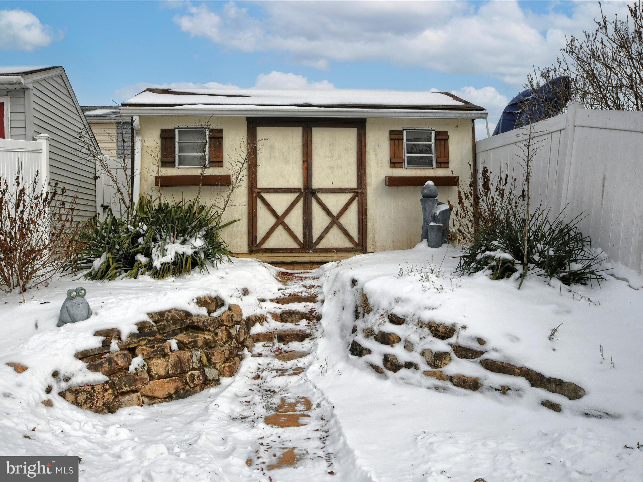 COLONIAL VIL - Residential