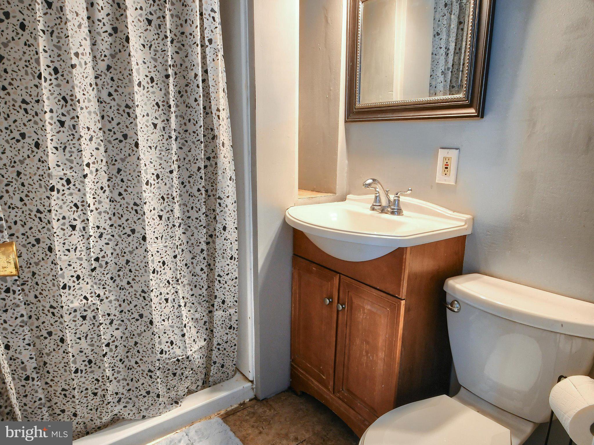 COLONIAL VIL - Residential