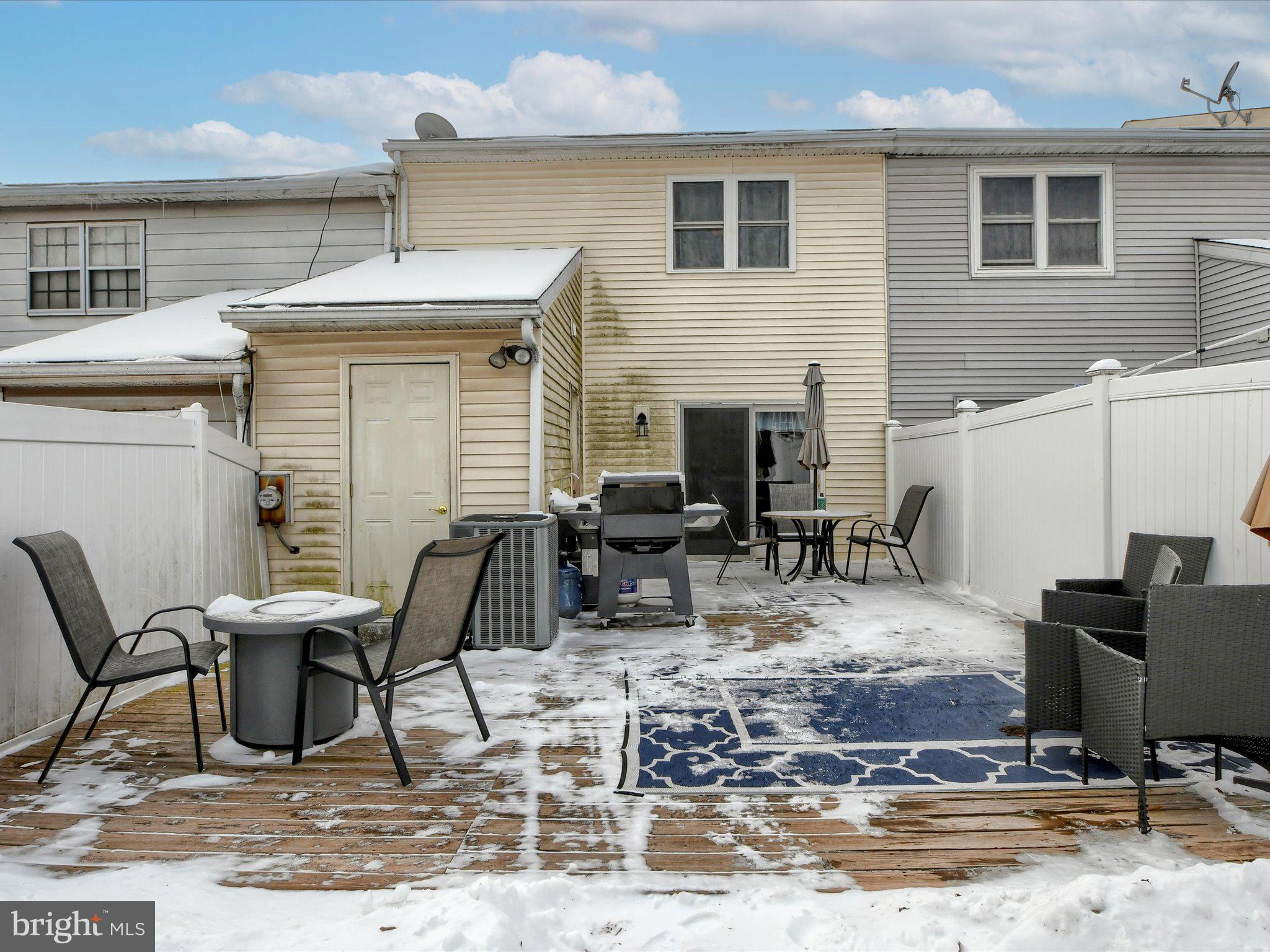 COLONIAL VIL - Residential