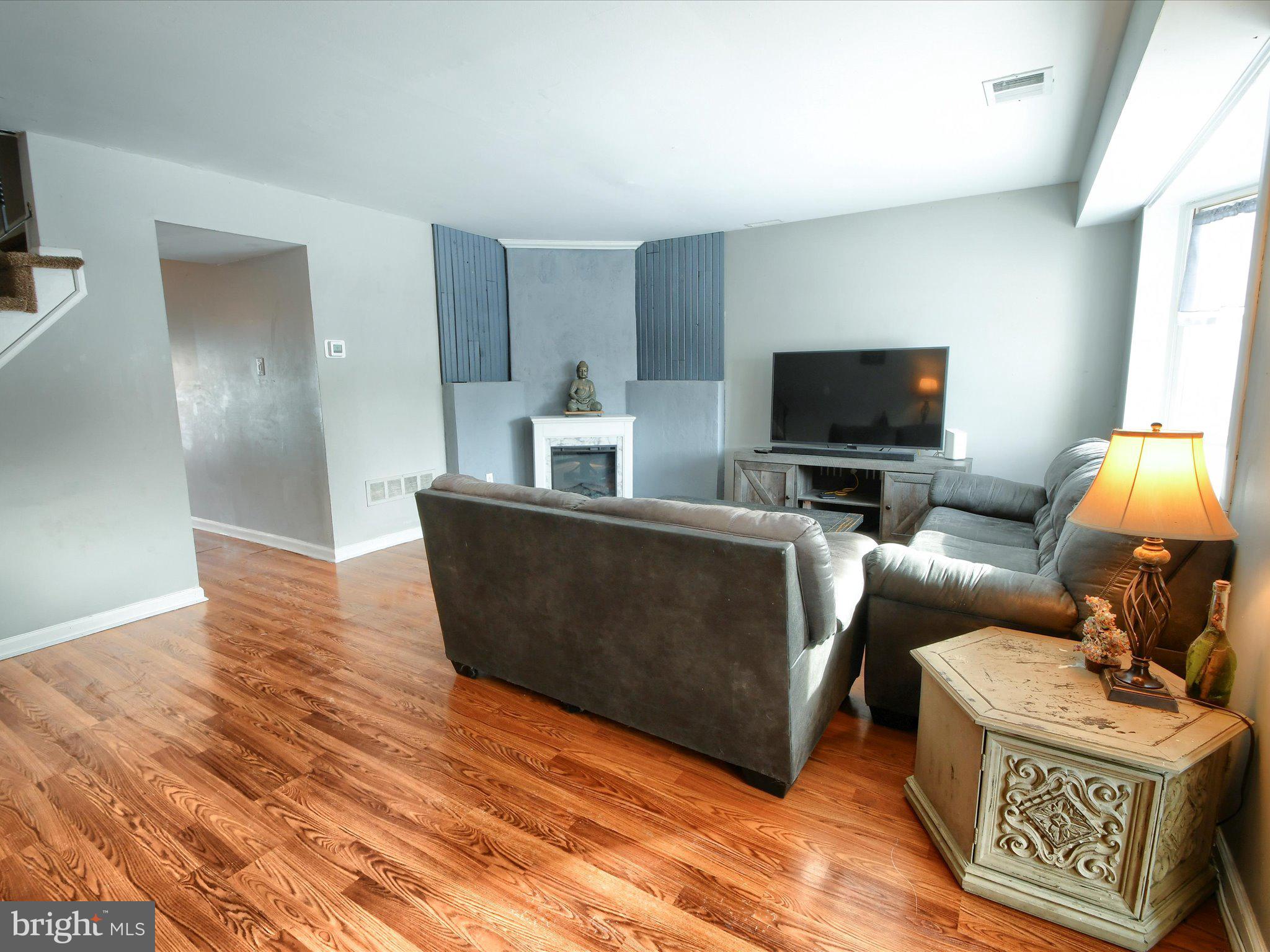 COLONIAL VIL - Residential