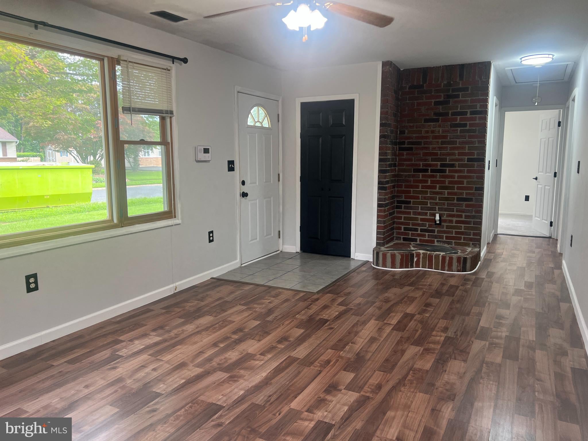 211 N BROWNLEAF ROAD