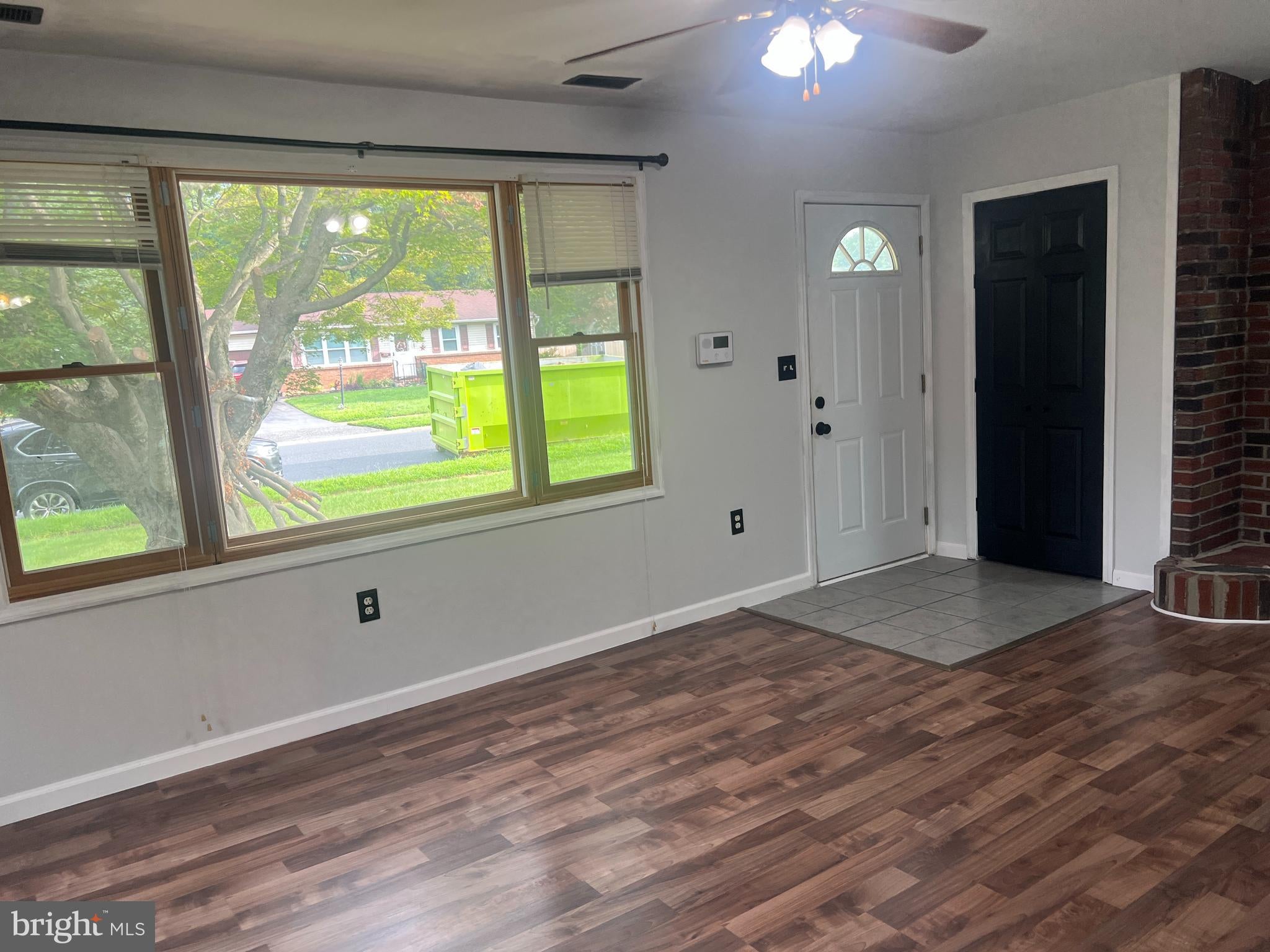 211 N BROWNLEAF ROAD