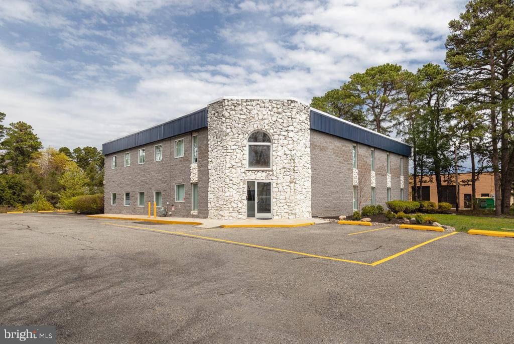 Photo 1 of 40 — 411 COMMERCE LANE, WEST BERLIN, NJ 08091