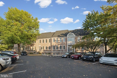 Photo of 3911 Blenheim Boulevard #41E, FAIRFAX, VA 22030 (MLS # VAFC2009388)