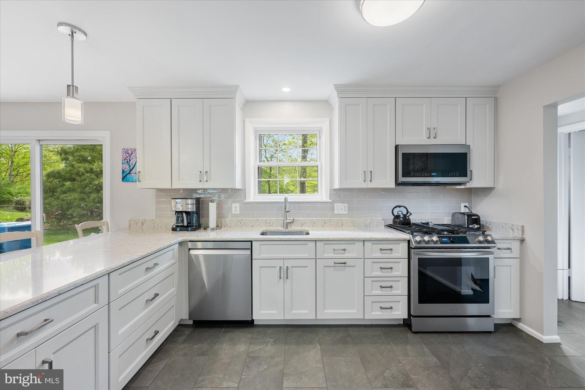 STONEWALL MANOR - Residential