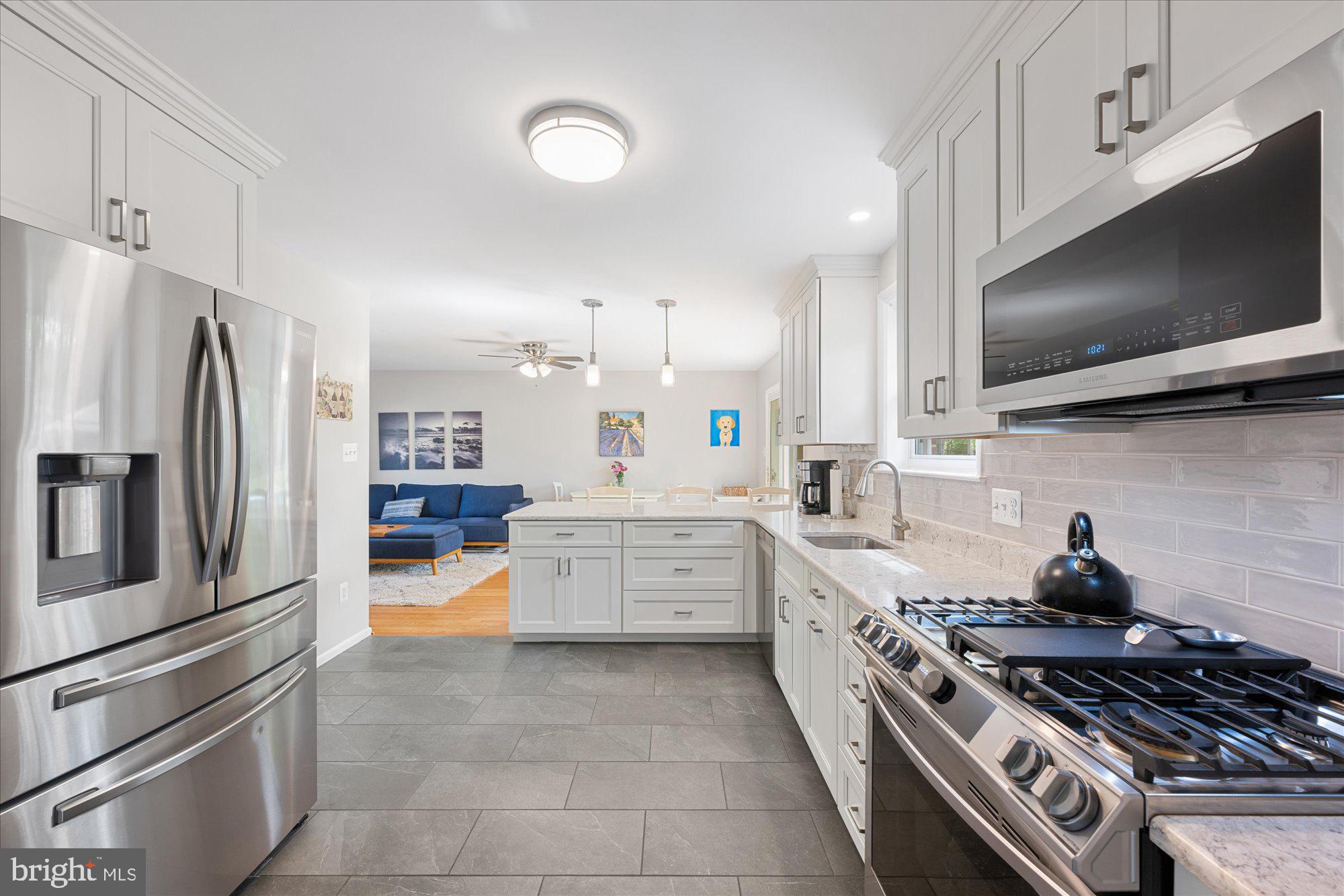 STONEWALL MANOR - Residential