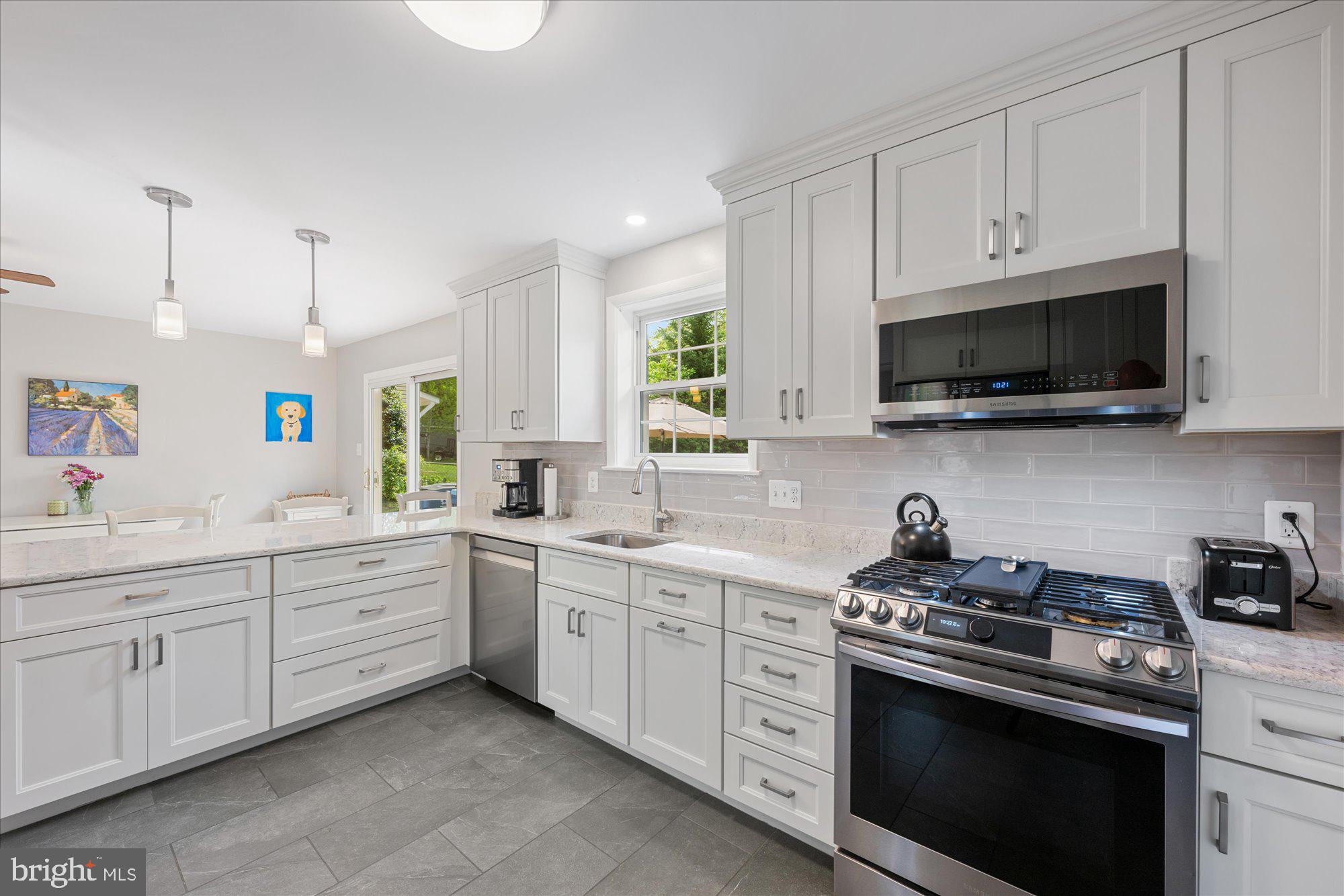 STONEWALL MANOR - Residential