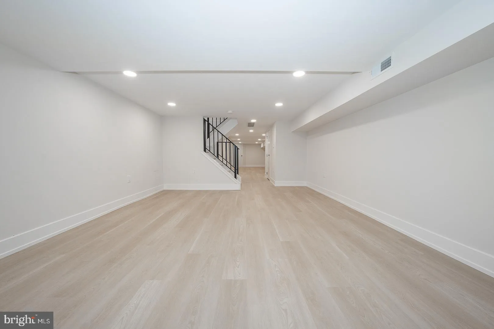 Philadelphia, Pennsylvania 19145, United States, 4 Bedrooms Bedrooms, ,4 BathroomsBathrooms,Residential,Contingent,23773