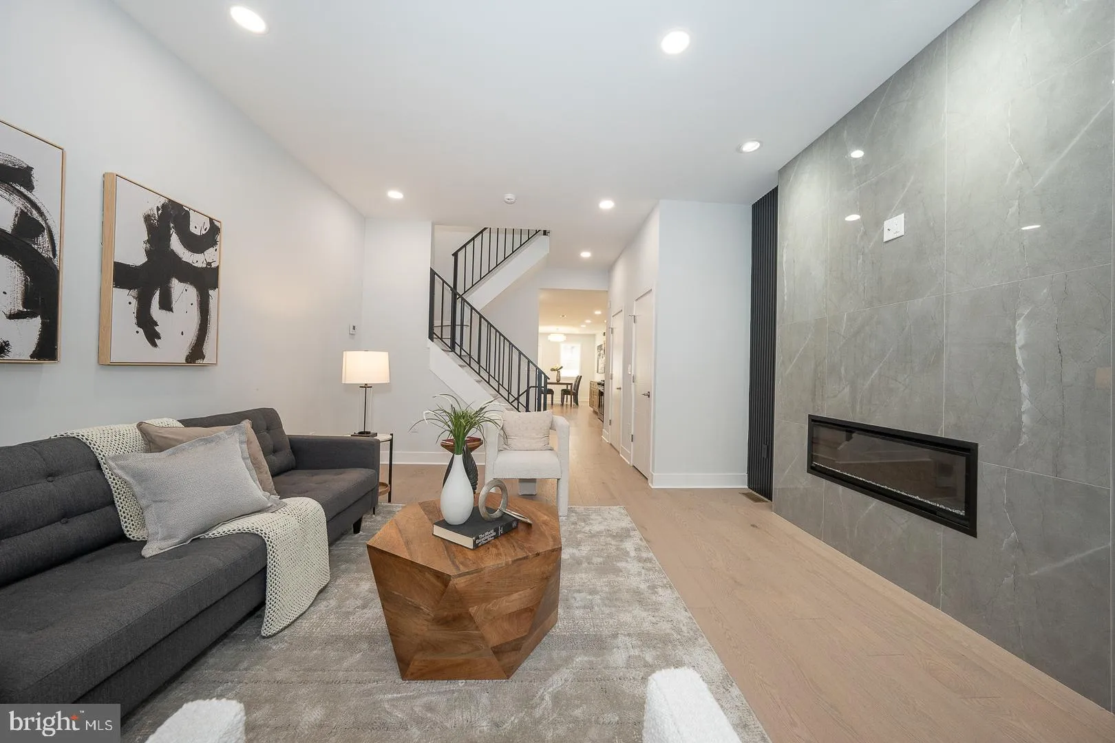 Philadelphia, Pennsylvania 19145, United States, 4 Bedrooms Bedrooms, ,4 BathroomsBathrooms,Residential,Contingent,23773