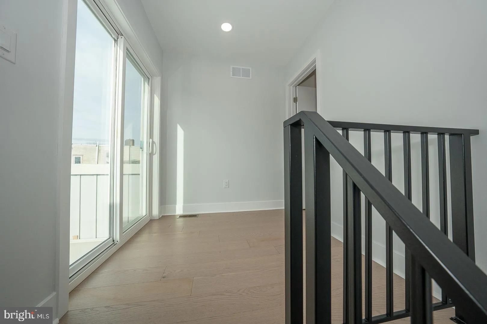 Philadelphia, Pennsylvania 19145, United States, 4 Bedrooms Bedrooms, ,4 BathroomsBathrooms,Residential,Contingent,23773