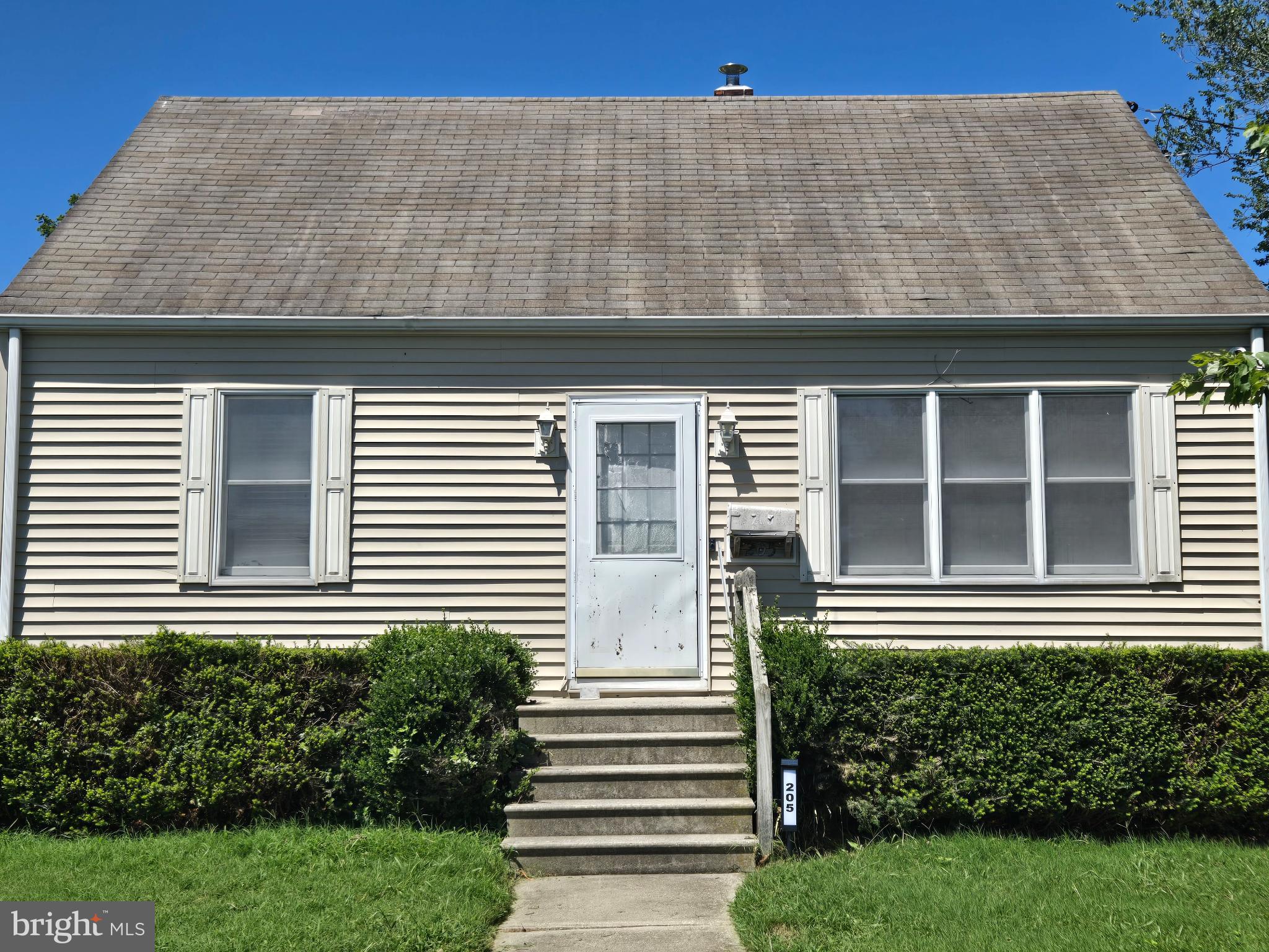 205 SE DELAWARE AVENUE