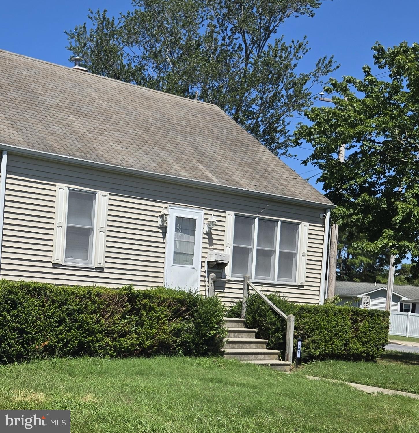 205 SE DELAWARE AVENUE