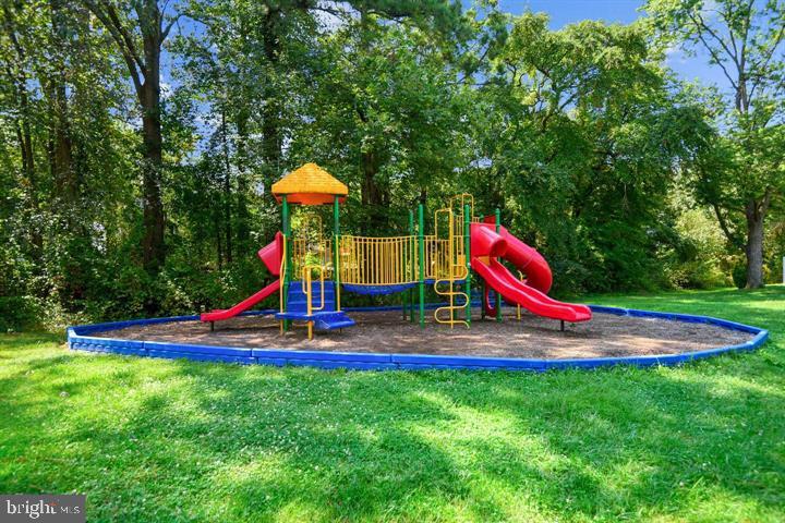 SUSSEX SQUARE CONDO - Residential