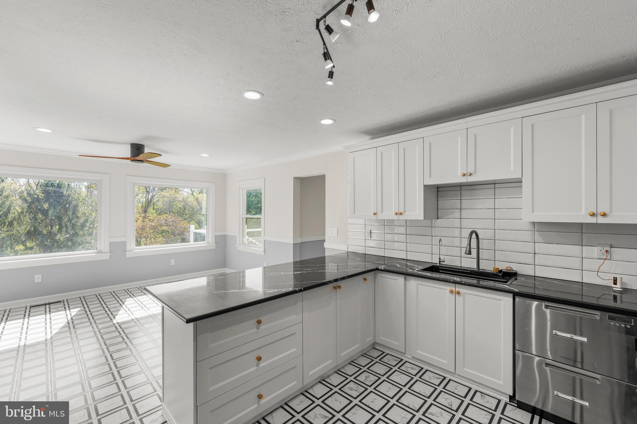 SPRING HOLLOW ESTATES - Residential