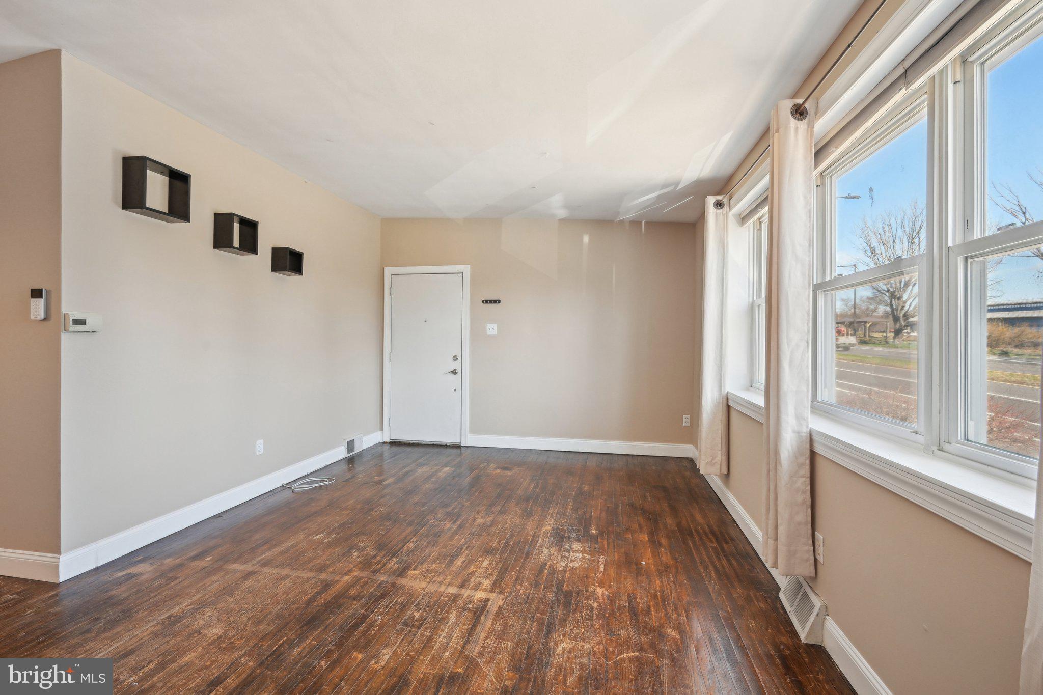 ROXBOROUGH - Residential