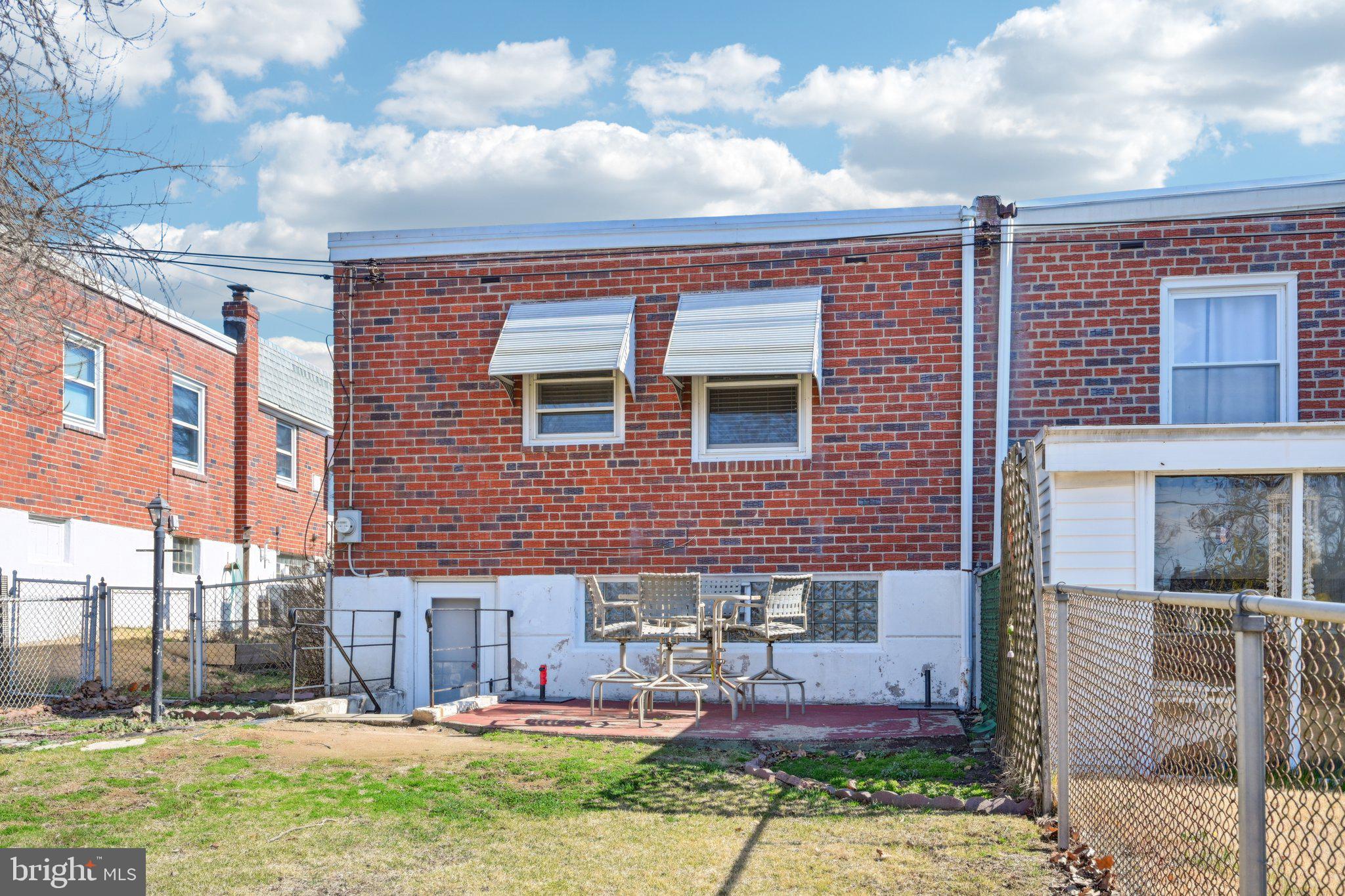 ROXBOROUGH - Residential