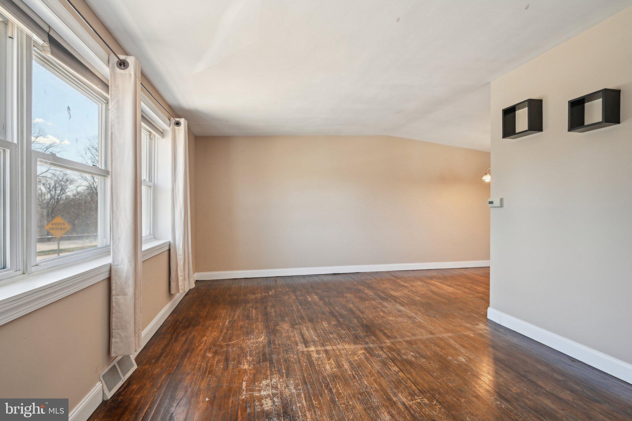 ROXBOROUGH - Residential