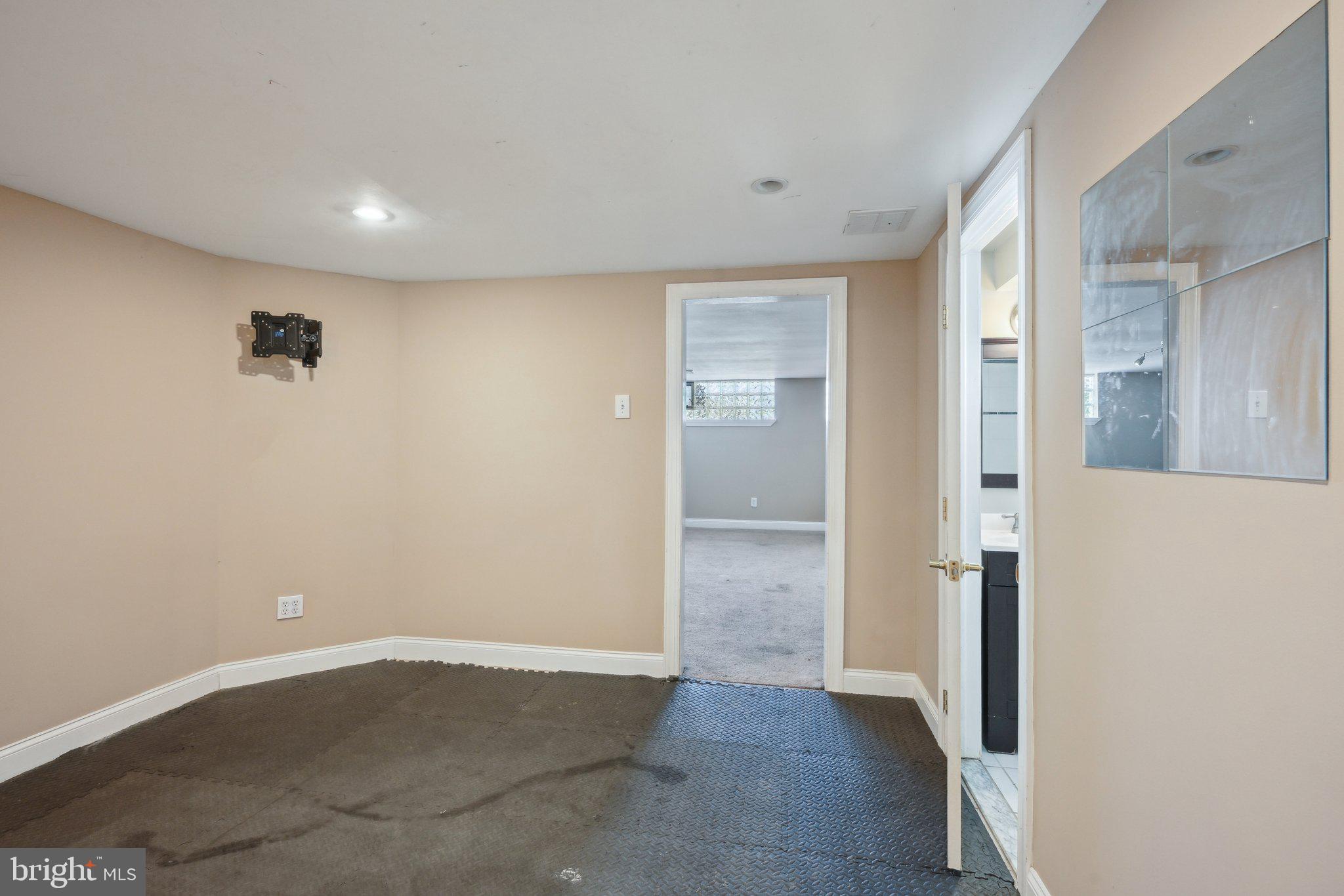 ROXBOROUGH - Residential