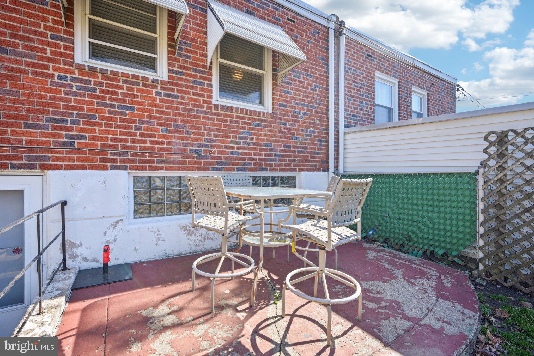 ROXBOROUGH - Residential