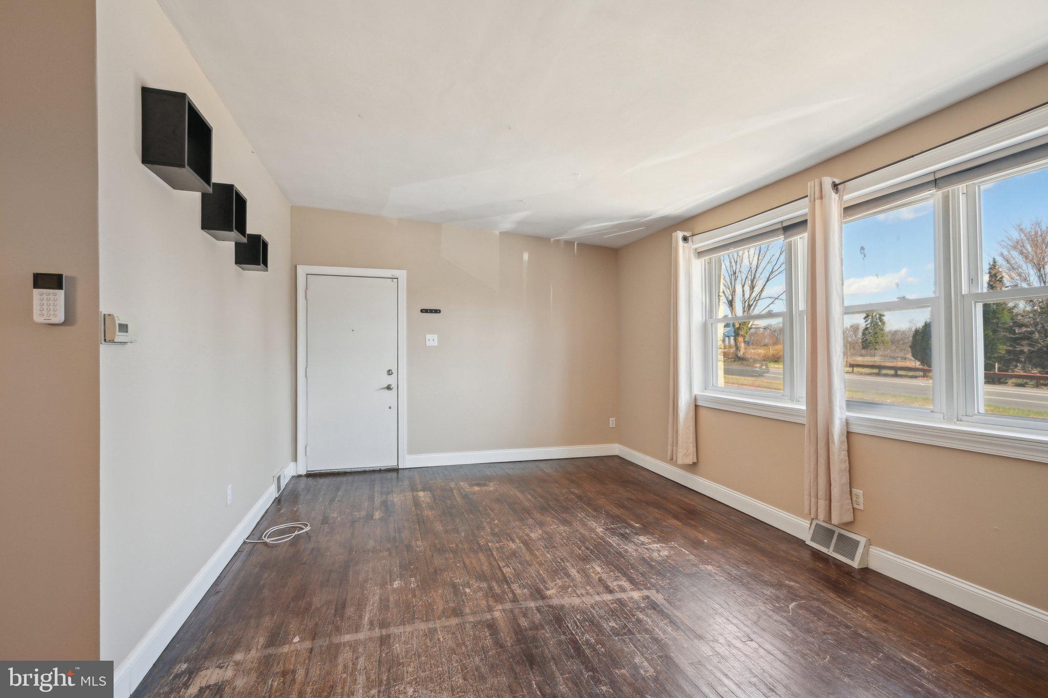 ROXBOROUGH - Residential