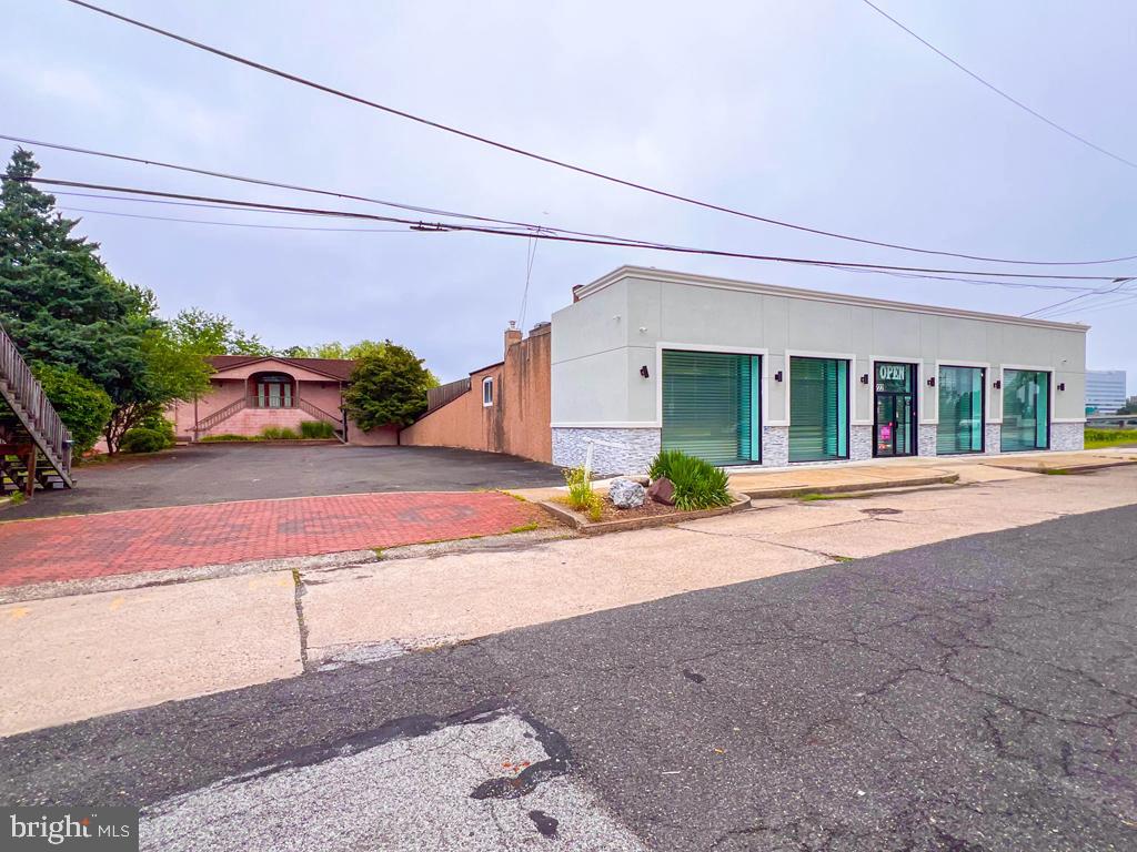 222 E BRIDGE STREET